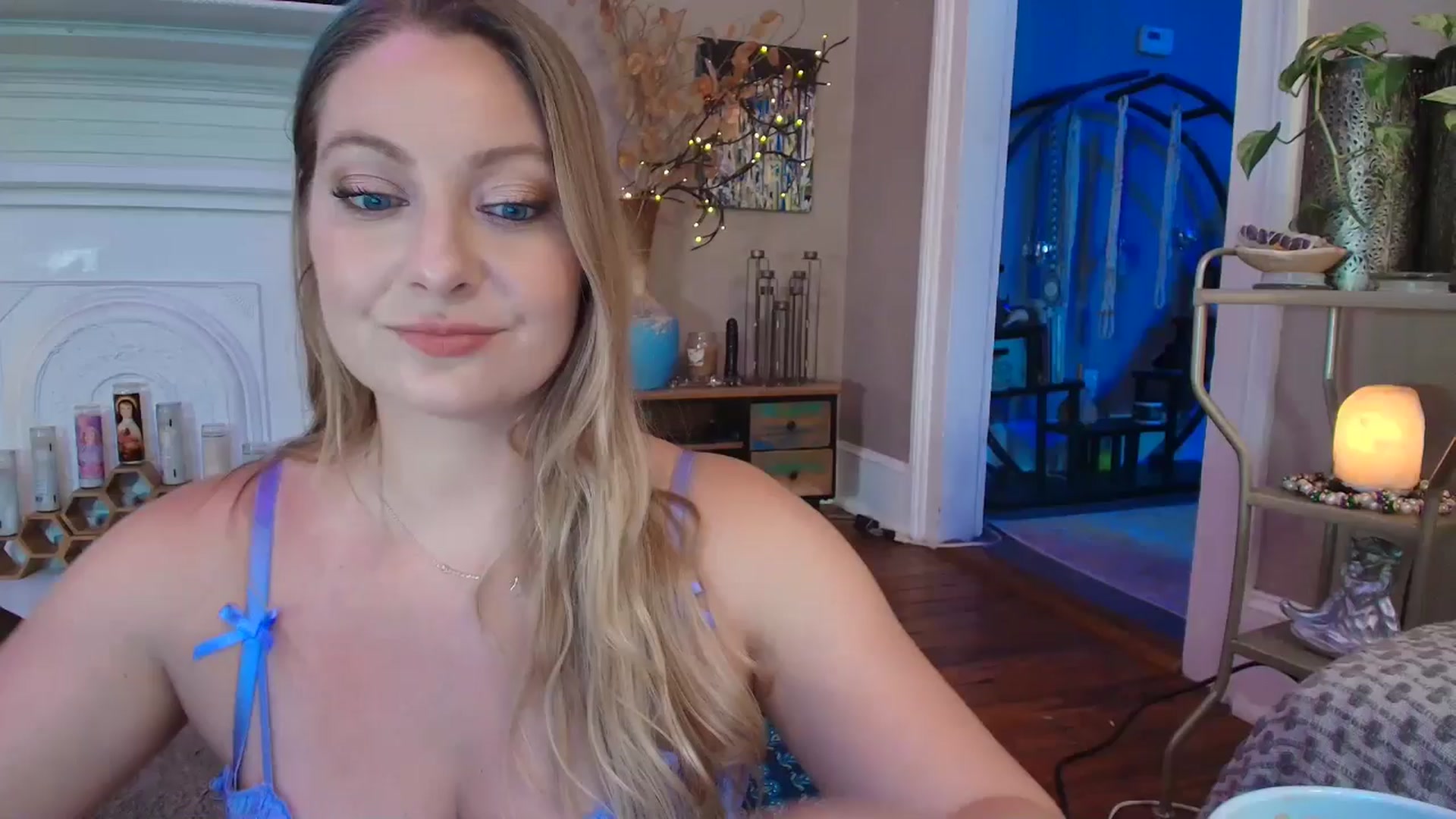 Gallery image thumbnail from VeronicaOMG's myfreecams stream on, 07/16/2025, 01:11 image 1 of 20