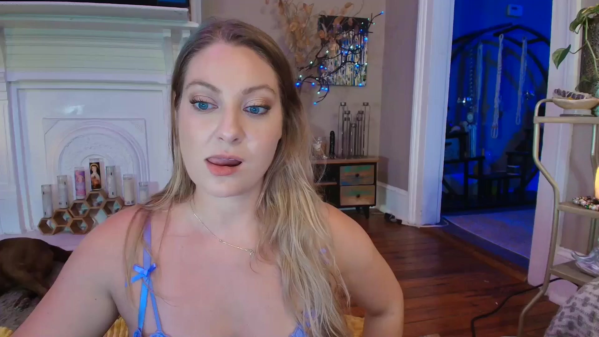 Gallery image thumbnail from VeronicaOMG's myfreecams stream on, 07/16/2025, 01:11 image 20 of 20