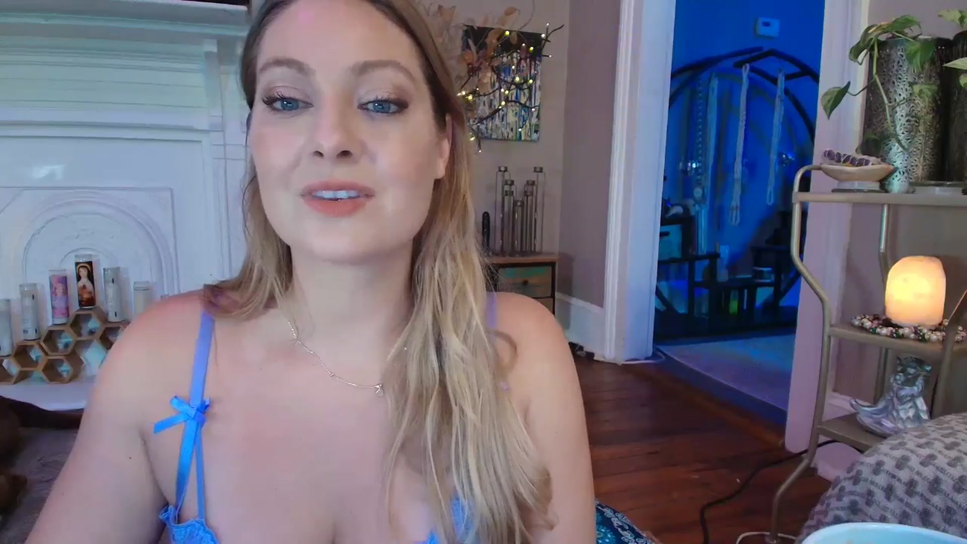 Gallery image thumbnail from VeronicaOMG's myfreecams stream on, 07/16/2025, 01:11 image 2 of 20