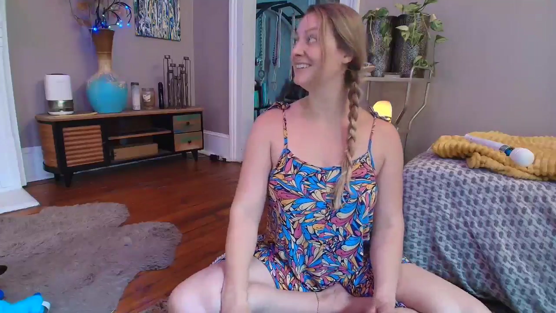 Gallery image thumbnail from VeronicaOMG's myfreecams stream on, 07/17/2025, 16:27 image 6 of 20