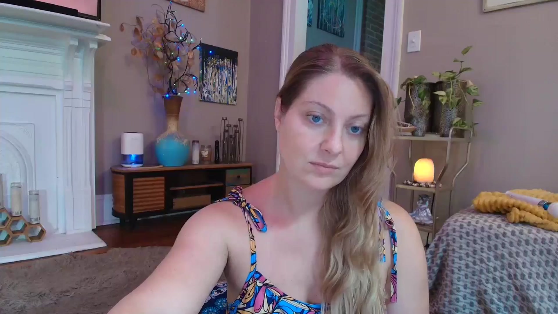 Gallery image thumbnail from VeronicaOMG's myfreecams stream on, 07/17/2025, 16:27 image 3 of 20