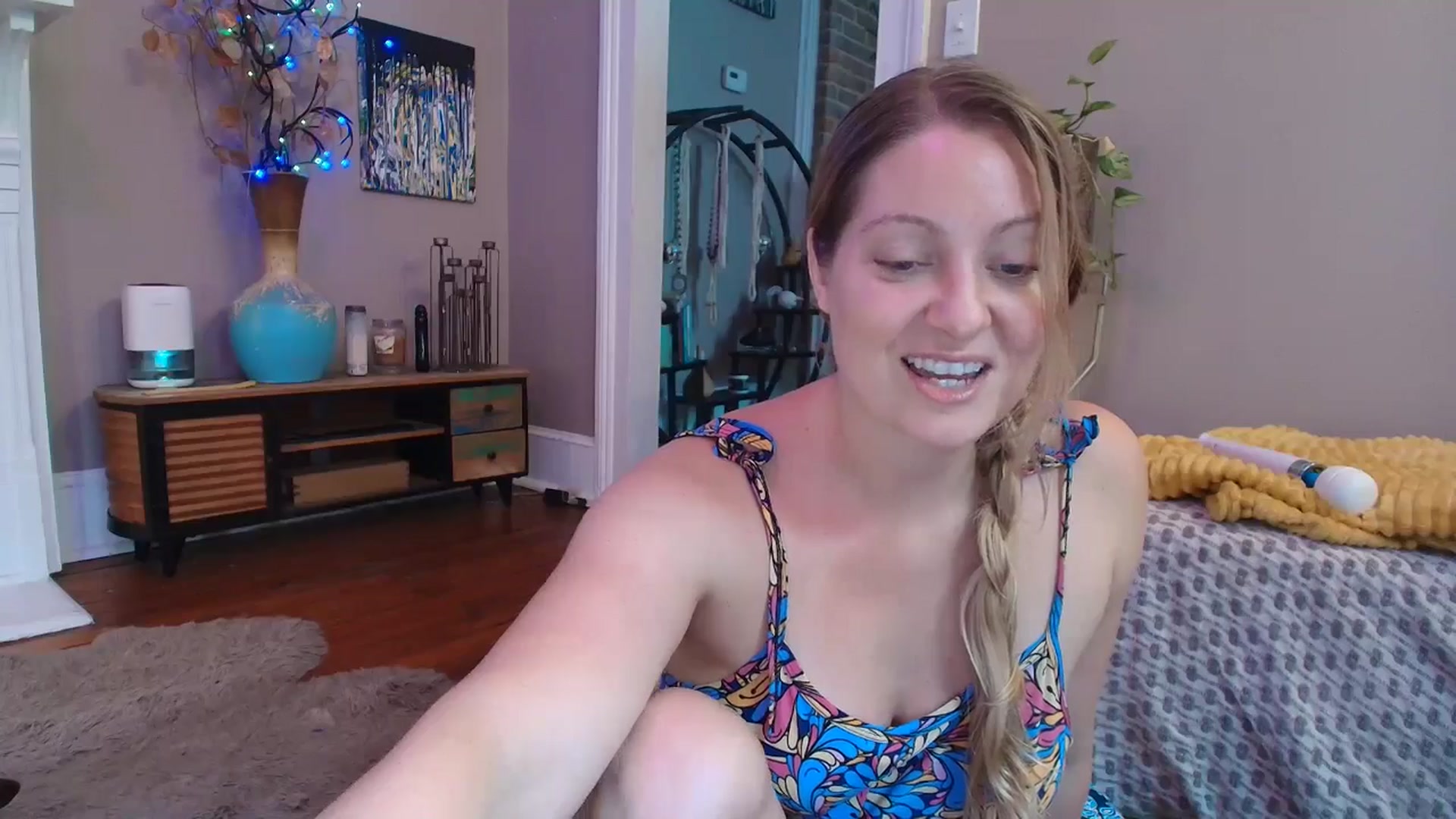 Gallery image thumbnail from VeronicaOMG's myfreecams stream on, 07/17/2025, 16:27 image 7 of 20