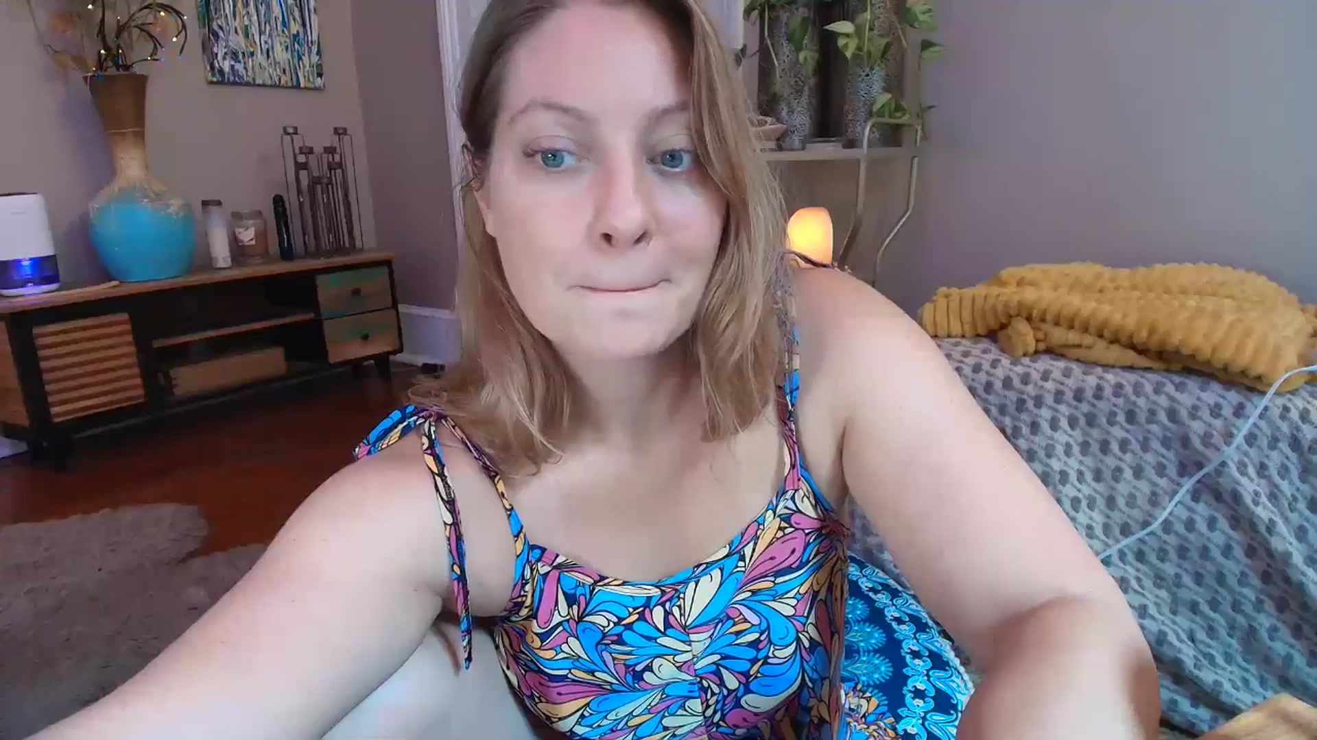 Gallery image thumbnail from VeronicaOMG's myfreecams stream on, 07/17/2025, 16:27 image 15 of 20