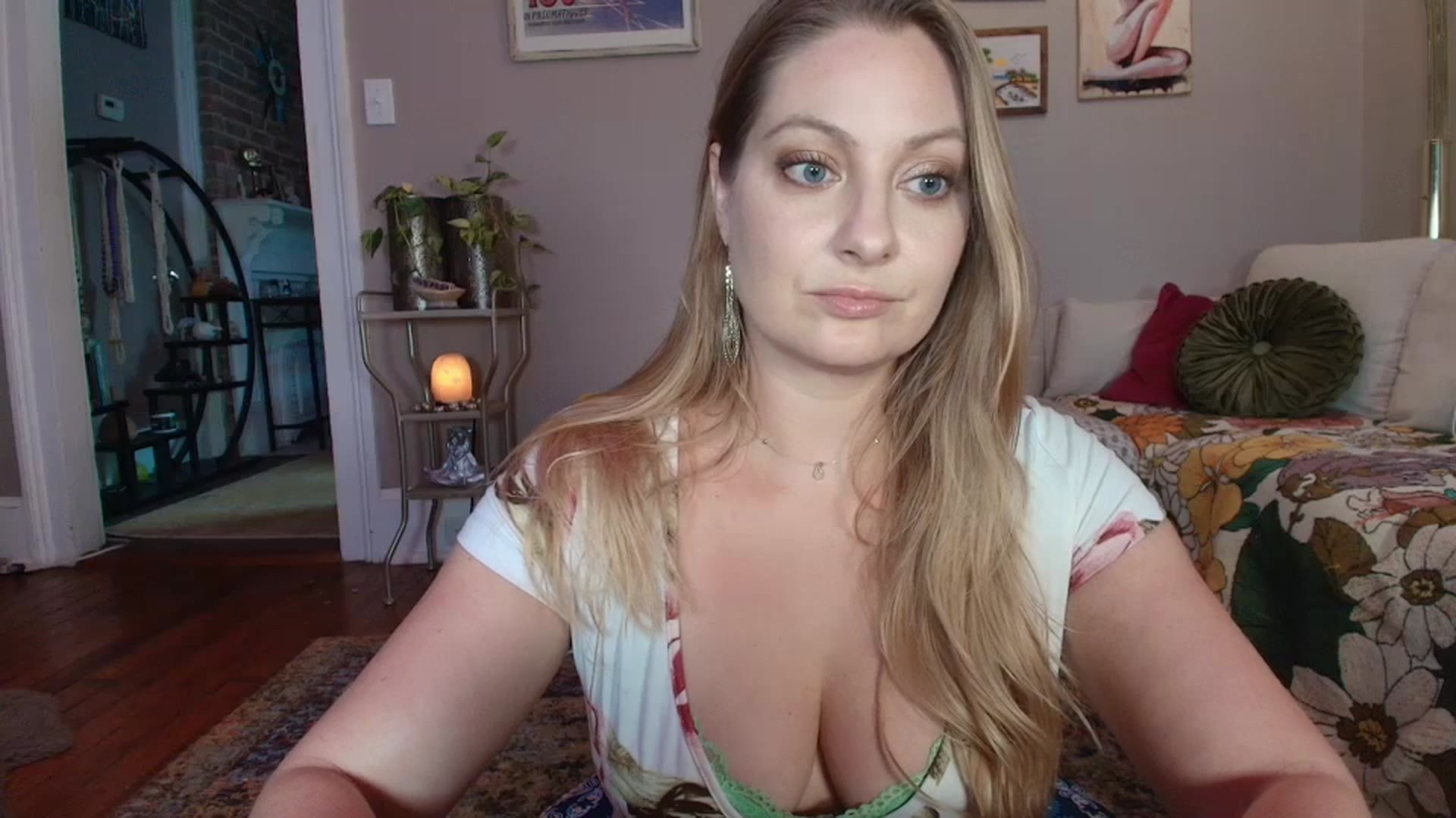 Gallery image thumbnail from VeronicaOMG's myfreecams stream on, 07/18/2025, 23:50 image 15 of 20