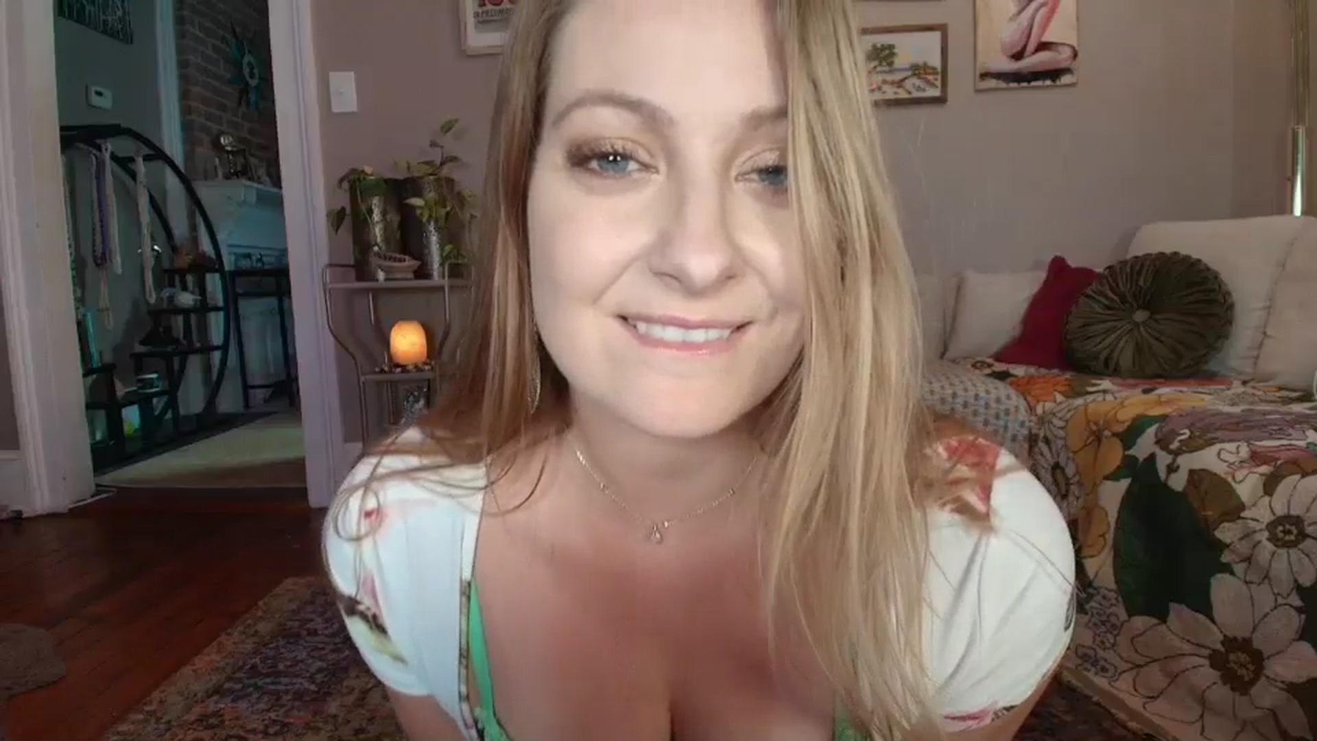 Gallery image thumbnail from VeronicaOMG's myfreecams stream on, 07/18/2025, 23:50 image 8 of 20