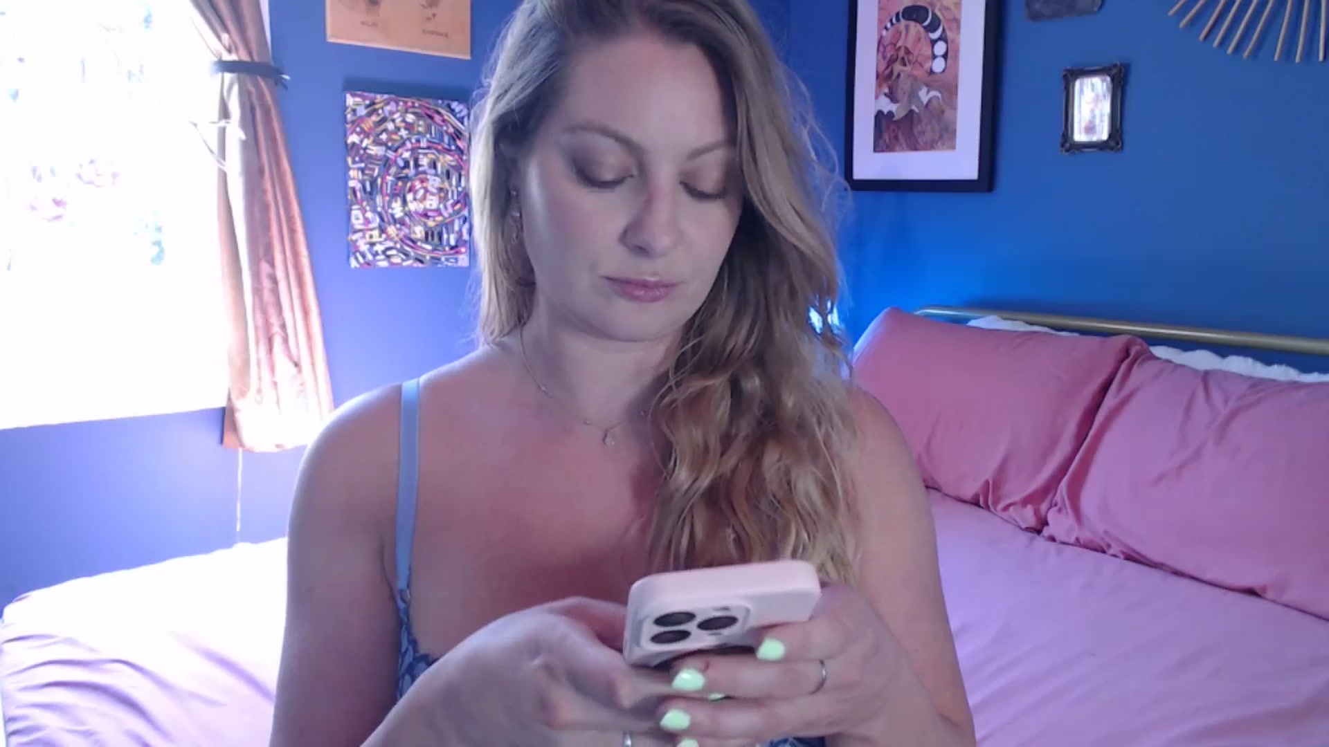 Gallery image thumbnail from VeronicaOMG's myfreecams stream on, 07/22/2025, 20:37 image 11 of 20