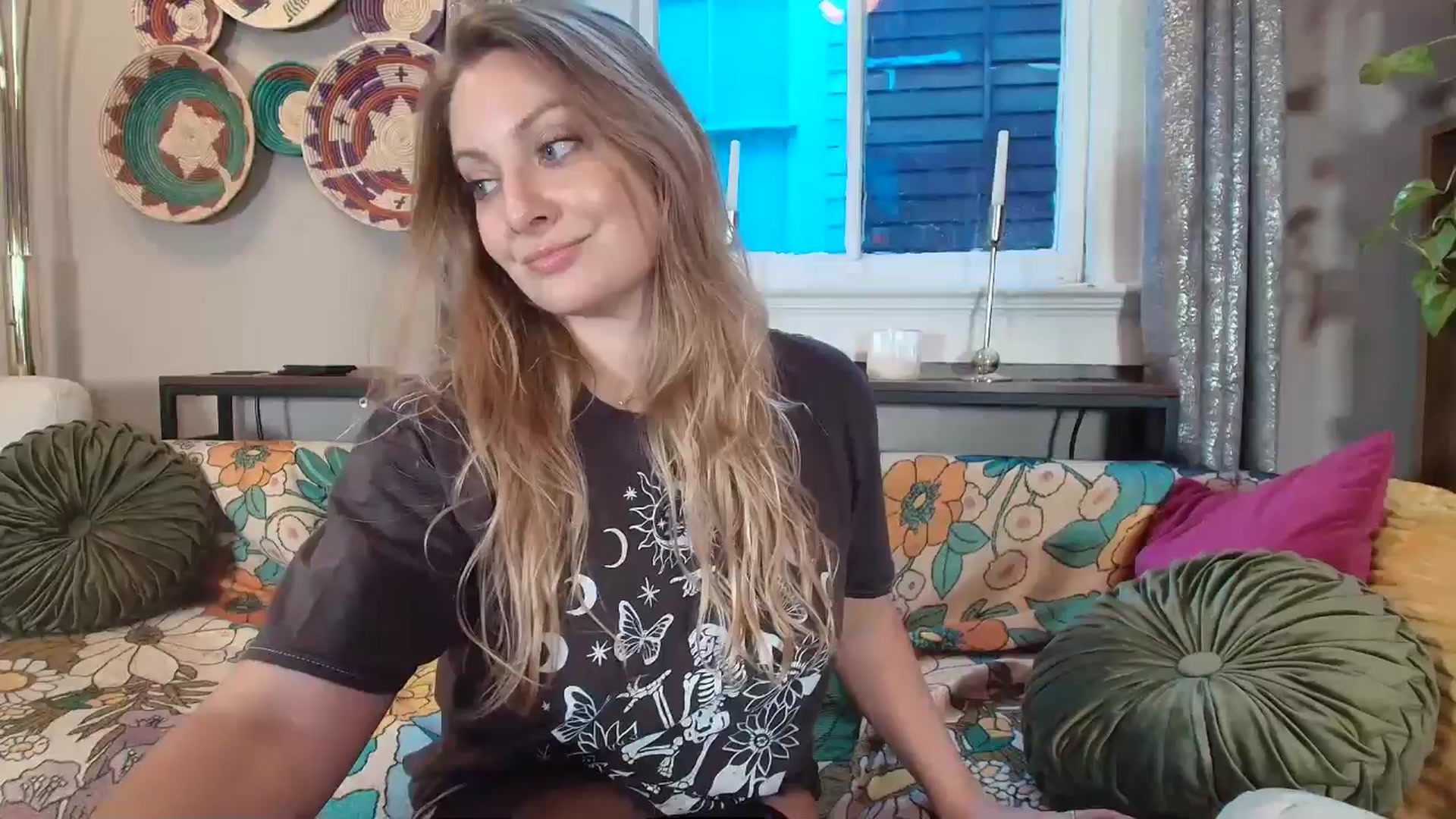 Gallery image thumbnail from VeronicaOMG's myfreecams stream on, 08/01/2025, 01:15 image 1 of 20