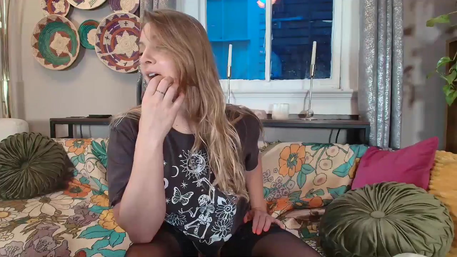 Gallery image thumbnail from VeronicaOMG's myfreecams stream on, 08/01/2025, 01:15 image 10 of 20