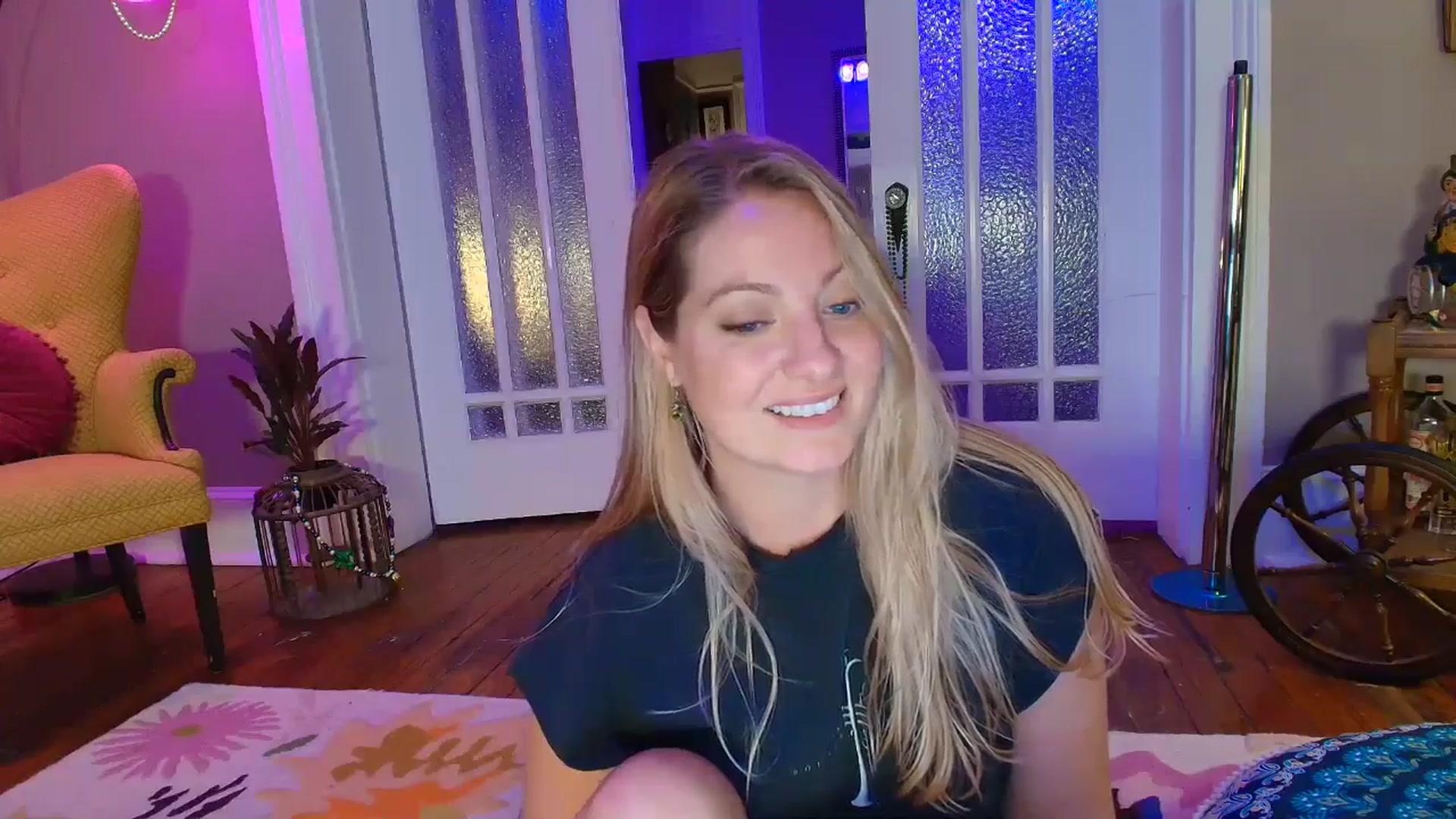 Gallery image thumbnail from VeronicaOMG's myfreecams stream on, 10/21/2025, 01:13 image 12 of 20