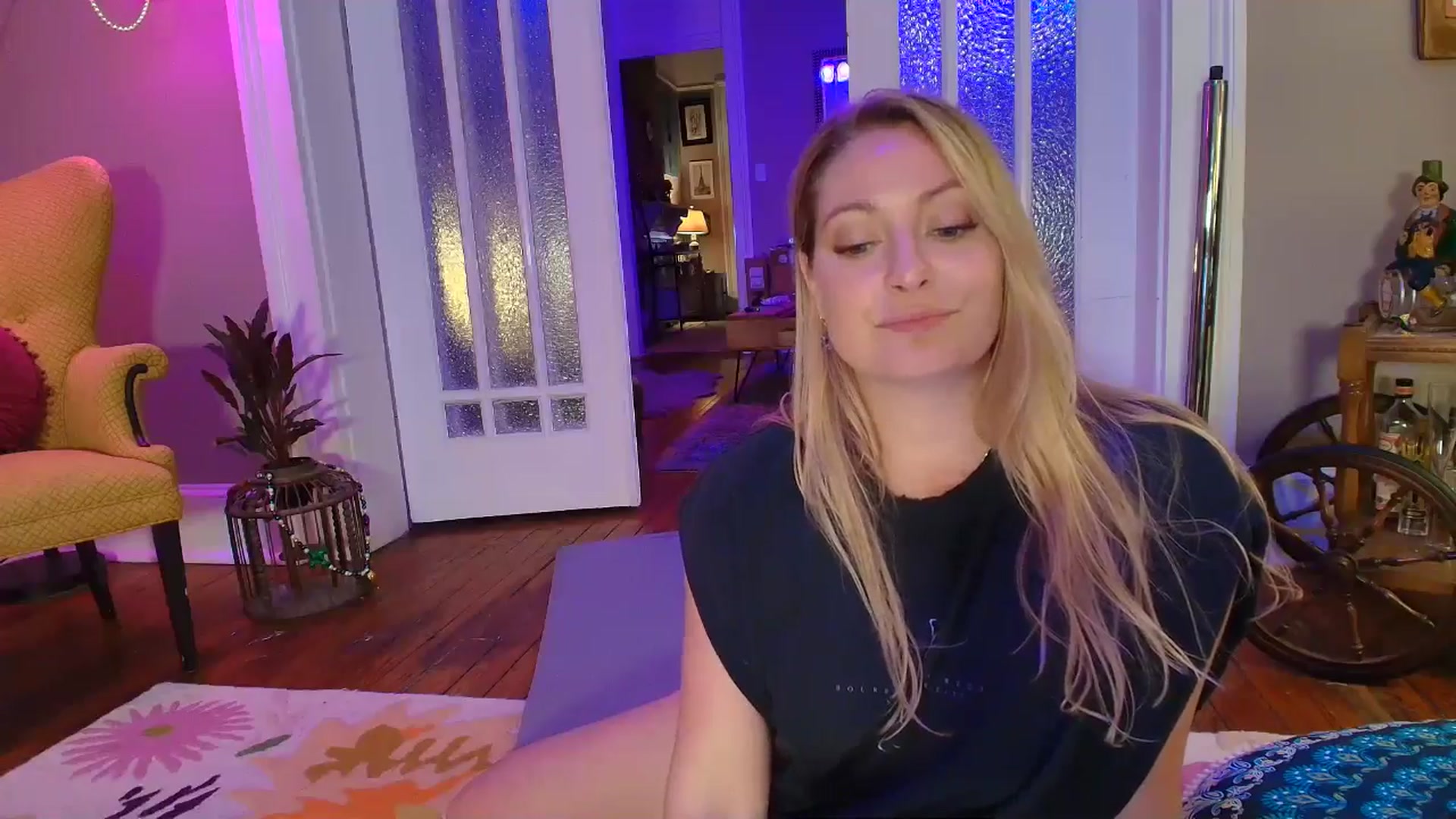 Gallery image thumbnail from VeronicaOMG's myfreecams stream on, 10/21/2025, 01:13 image 7 of 20