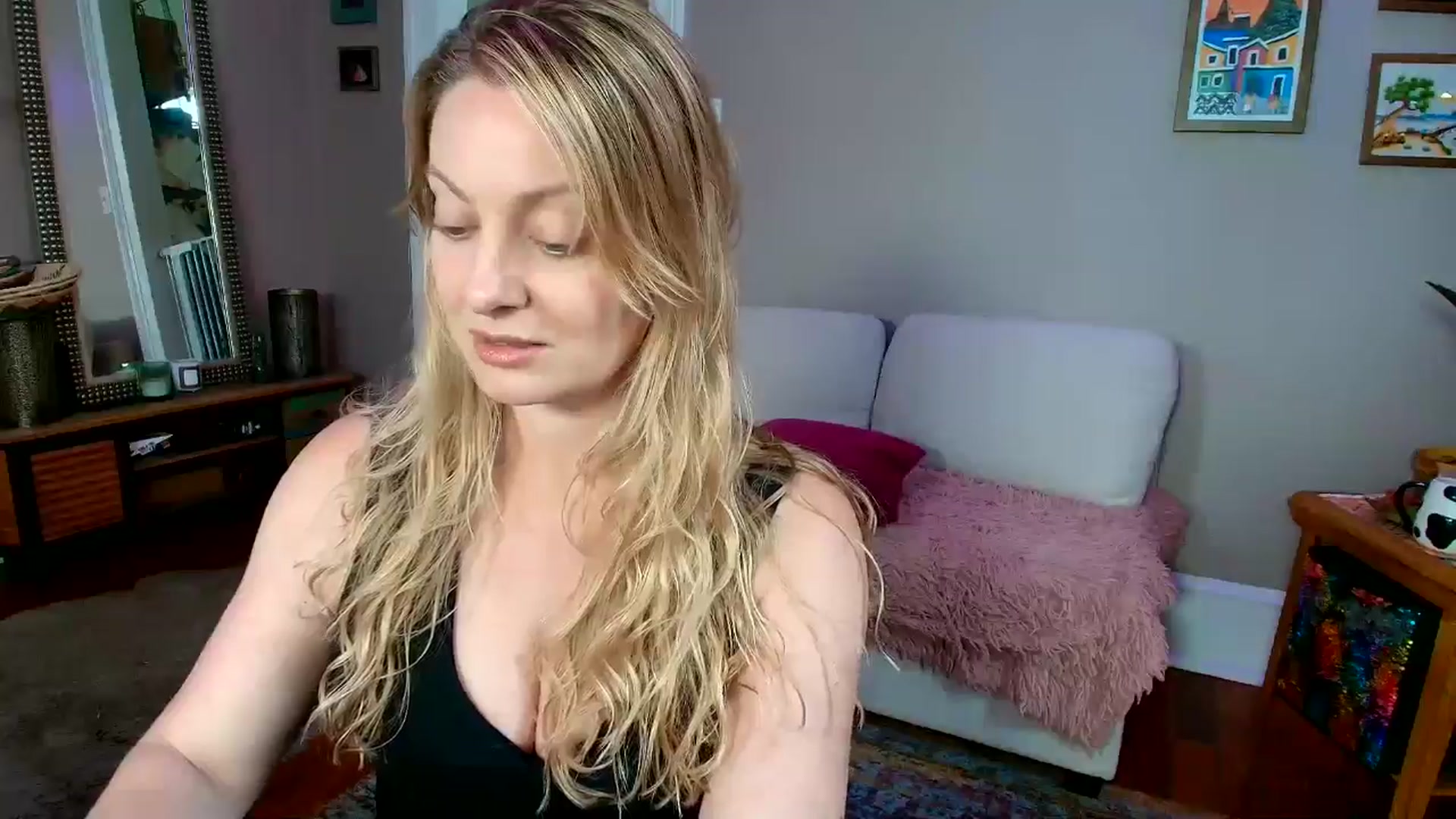 Gallery image thumbnail from VeronicaOMG's myfreecams stream on, 03/04/2026, 17:00 image 11 of 20