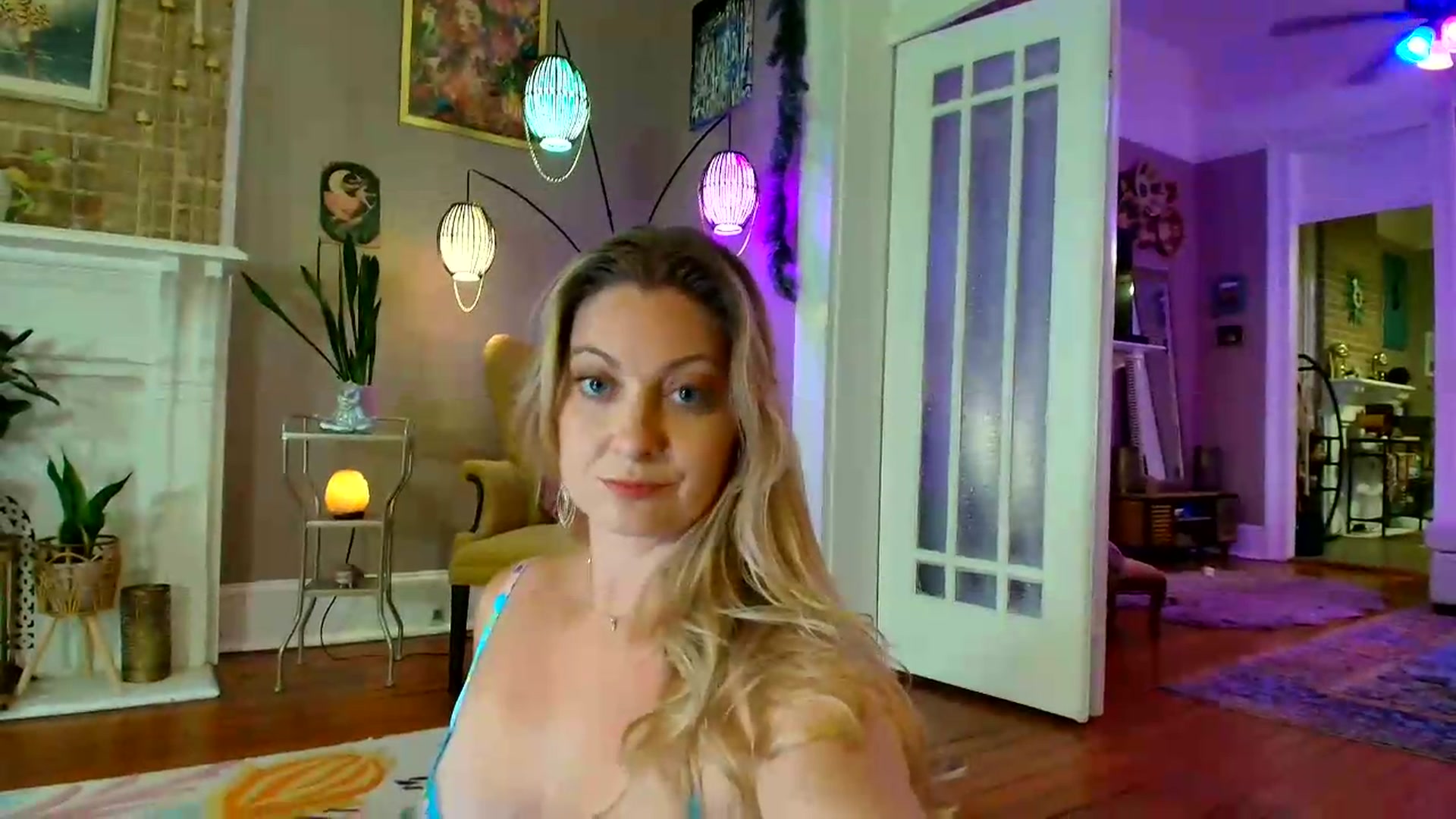 Gallery image thumbnail from VeronicaOMG's myfreecams stream on, 05/19/2026, 01:26 image 20 of 20