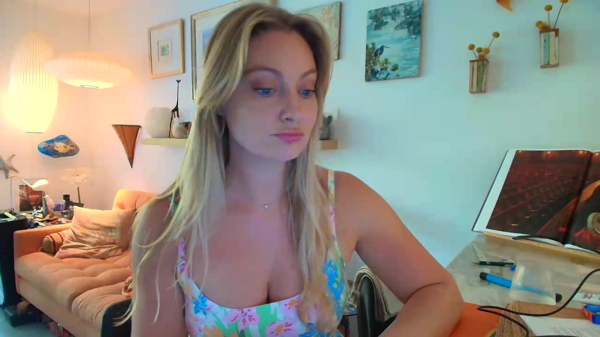 Gallery image thumbnail from VeronicaOMG's myfreecams stream on, 08/06/2026, 17:25 image 10 of 20