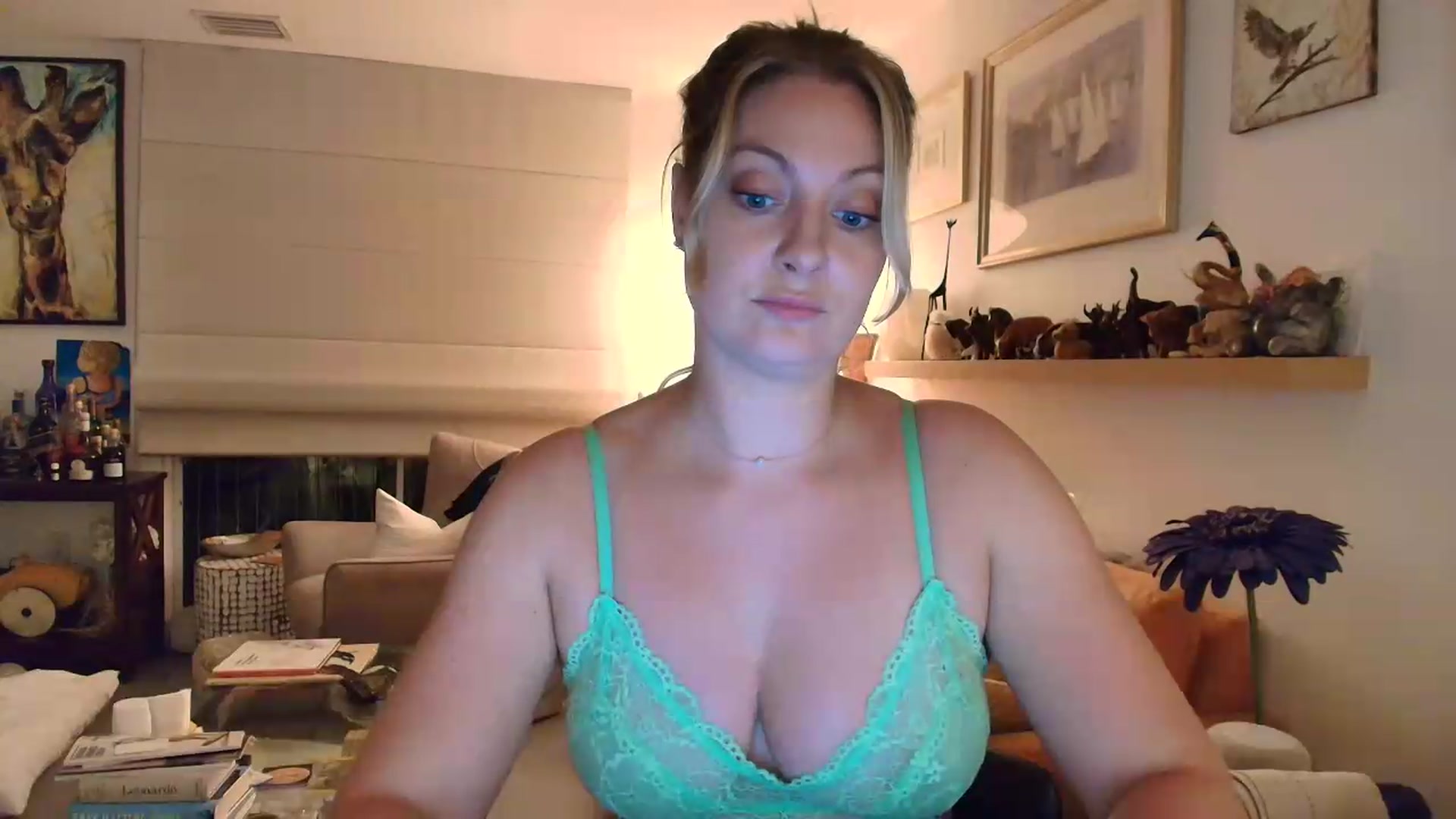 Gallery image thumbnail from VeronicaOMG's myfreecams stream on, 08/08/2026, 01:39 image 16 of 20