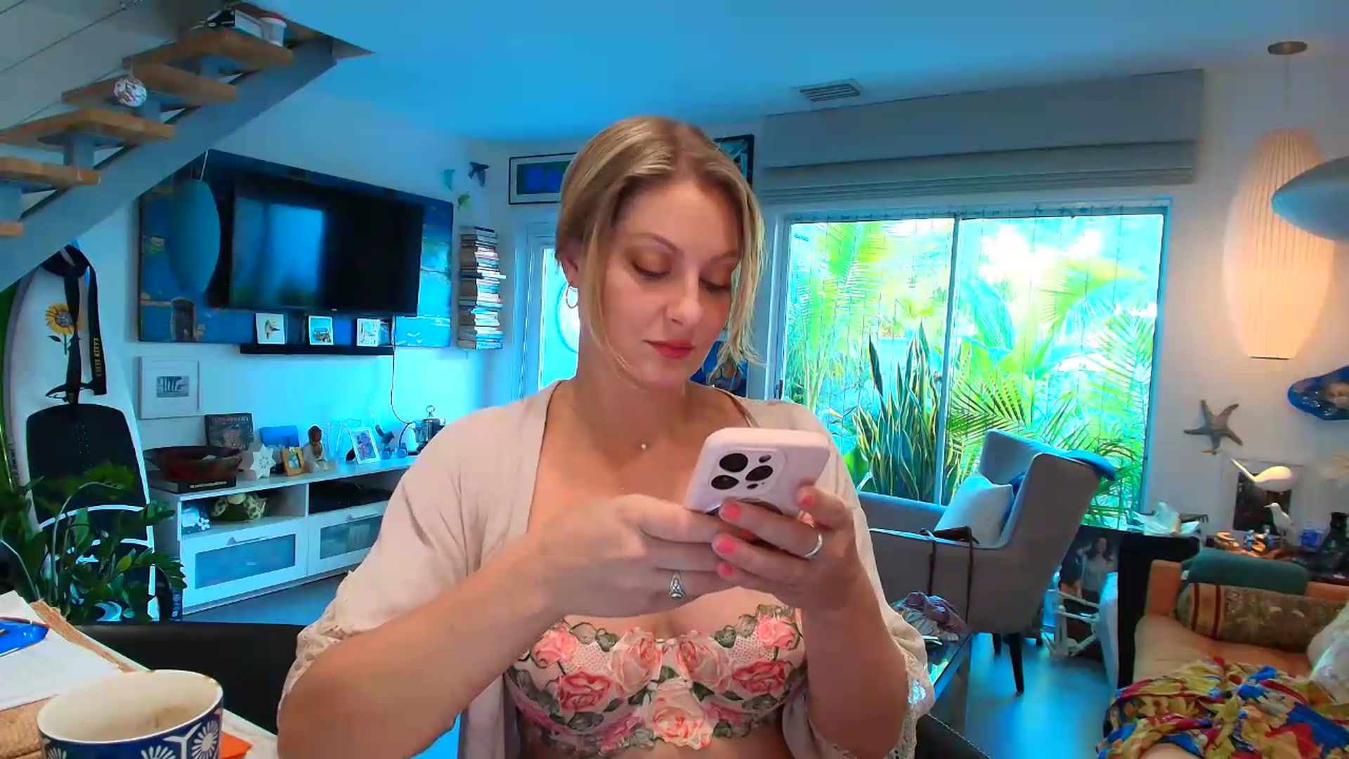 Gallery image thumbnail from VeronicaOMG's myfreecams stream on, 08/12/2026, 14:17 image 17 of 20