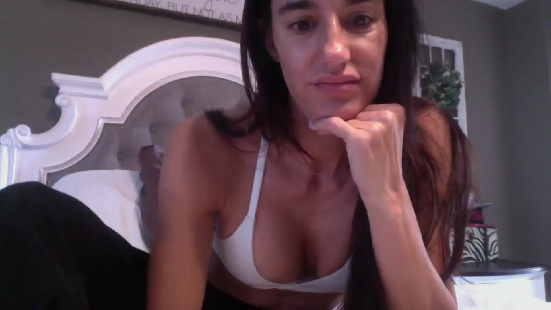 Gallery image thumbnail from VeronicaSkye's myfreecams stream on, 10/23/2025, 15:06 image 17 of 20