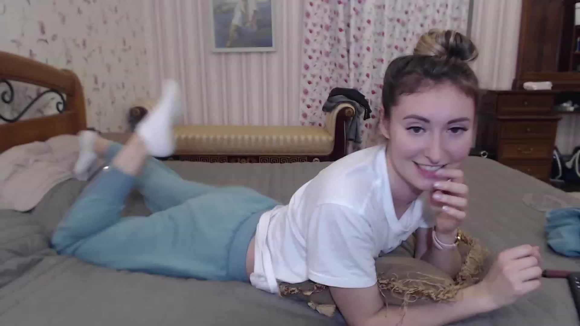 Gallery image thumbnail from Veronica_4u's myfreecams stream on, 11/17/2022, 16:36 image 6 of 20