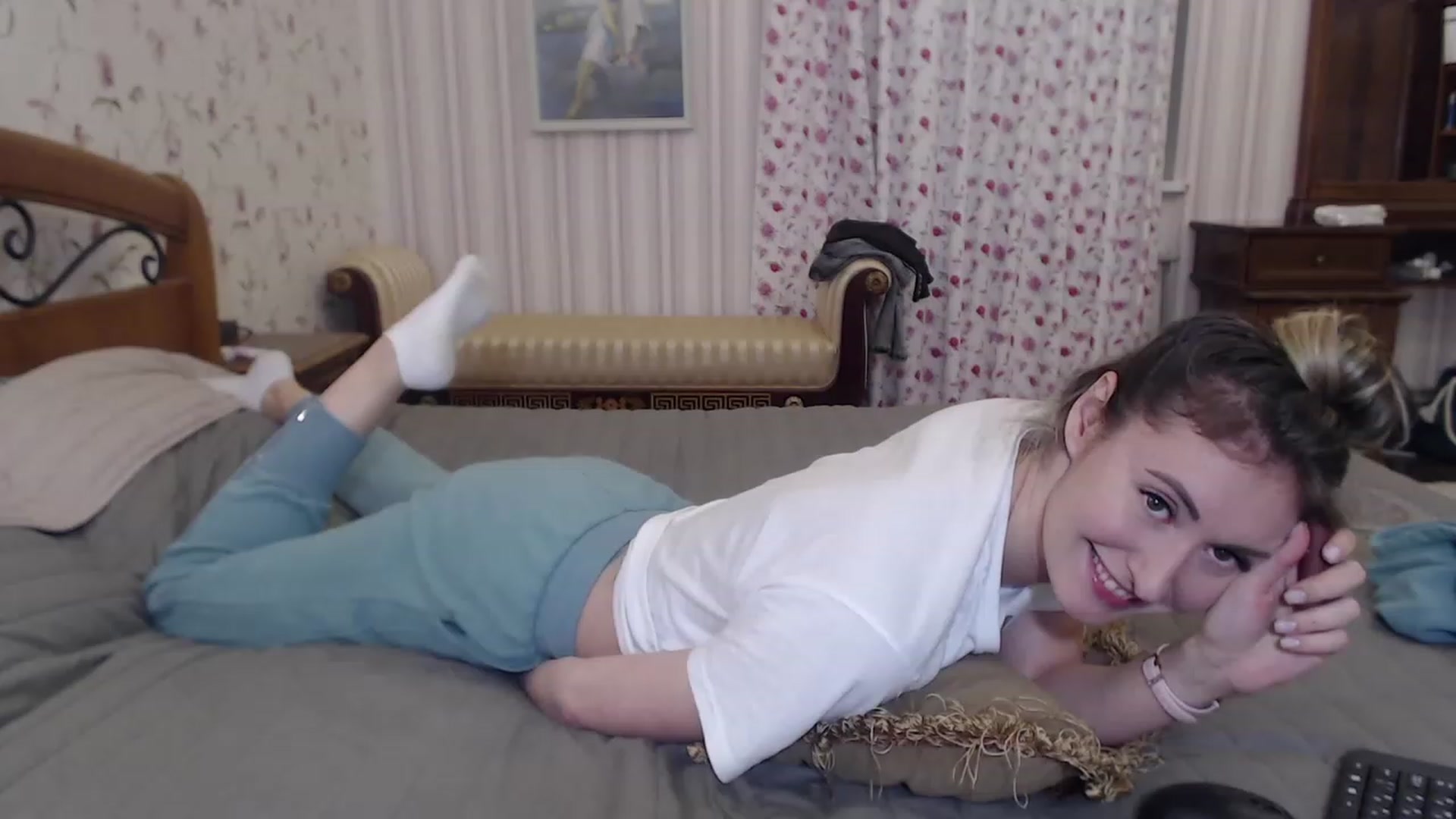 Gallery image thumbnail from Veronica_4u's myfreecams stream on, 11/17/2022, 16:36 image 17 of 20