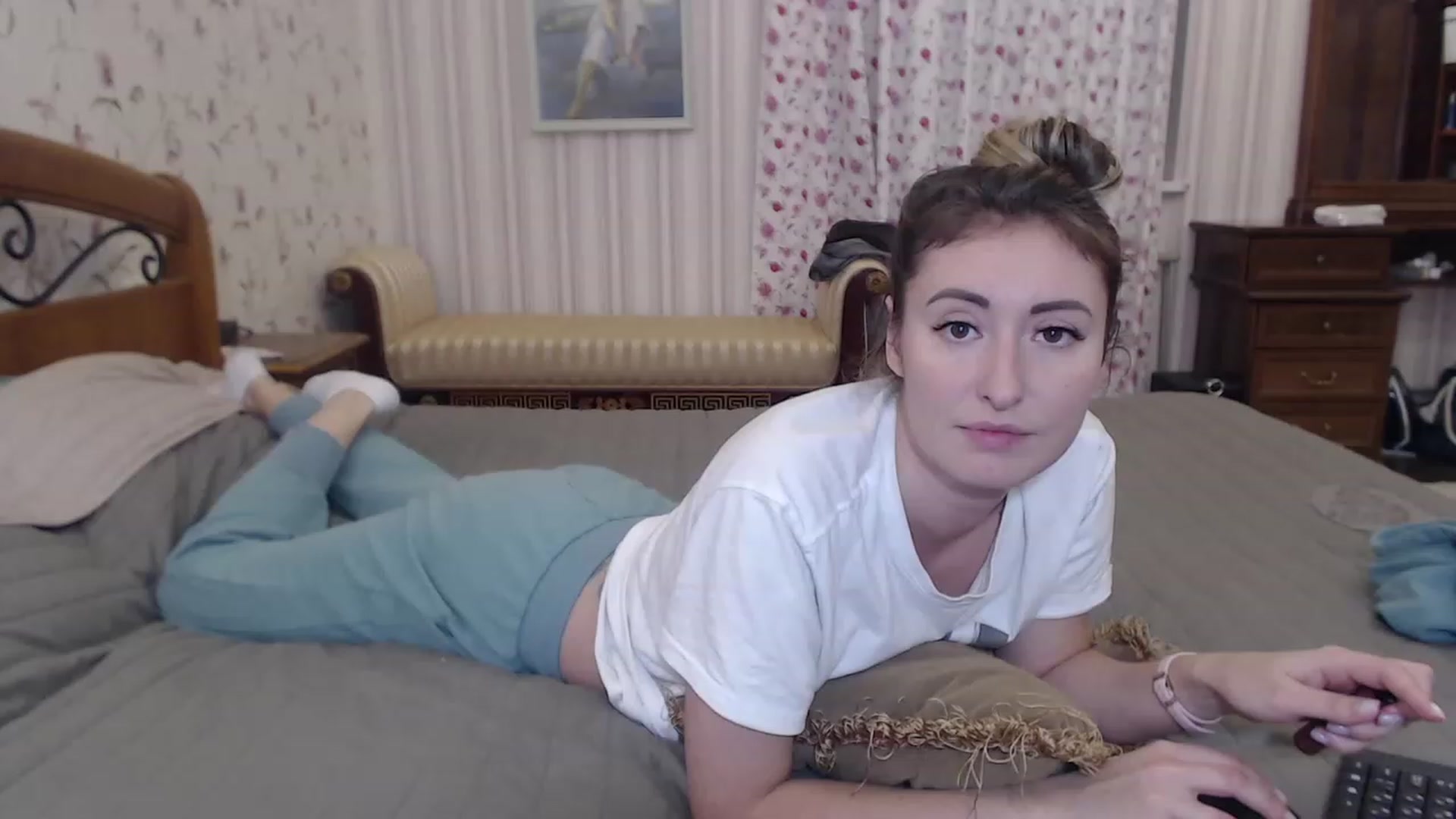 Gallery image thumbnail from Veronica_4u's myfreecams stream on, 11/17/2022, 16:36 image 16 of 20