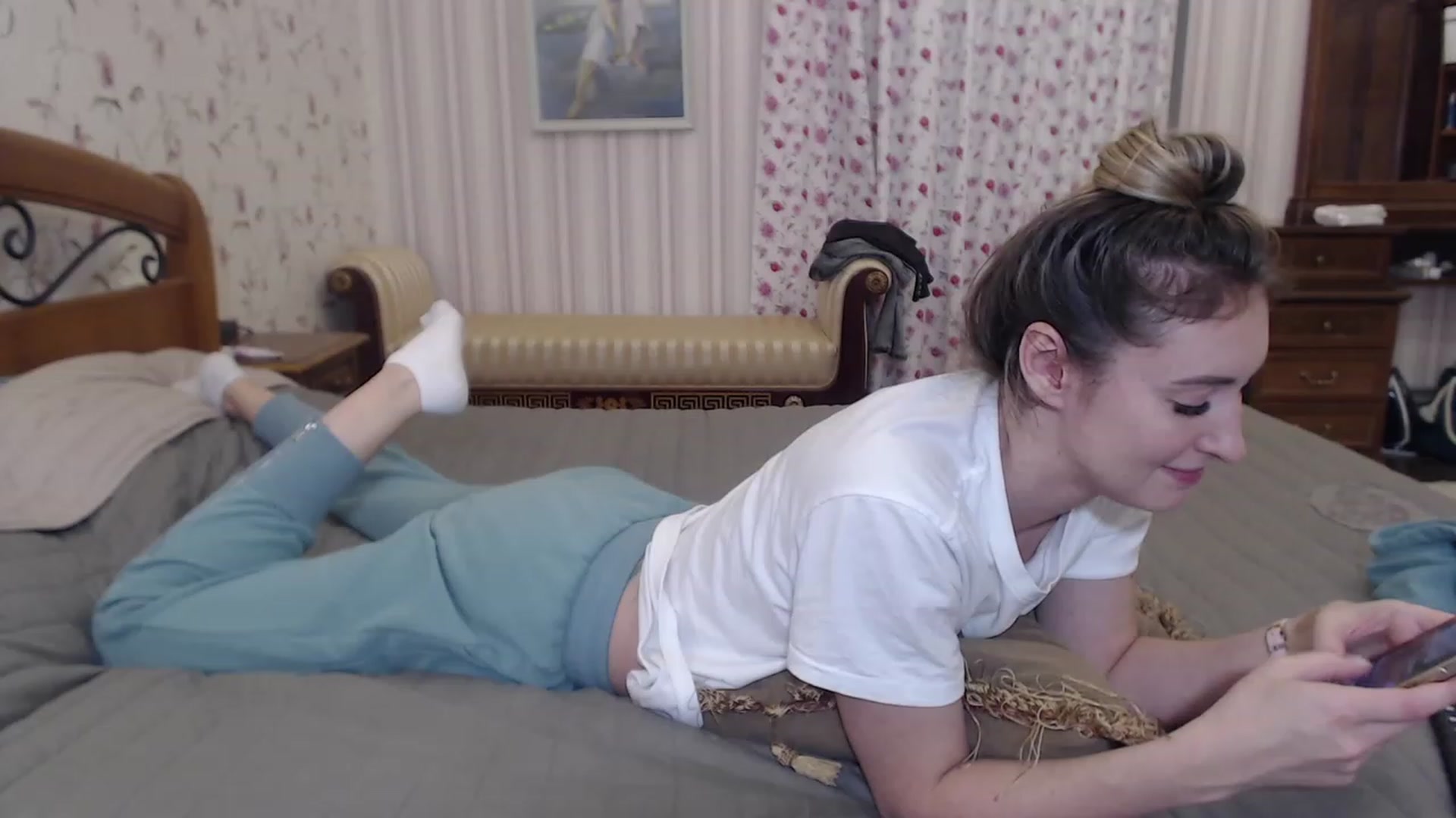 Gallery image thumbnail from Veronica_4u's myfreecams stream on, 11/17/2022, 16:36 image 7 of 20