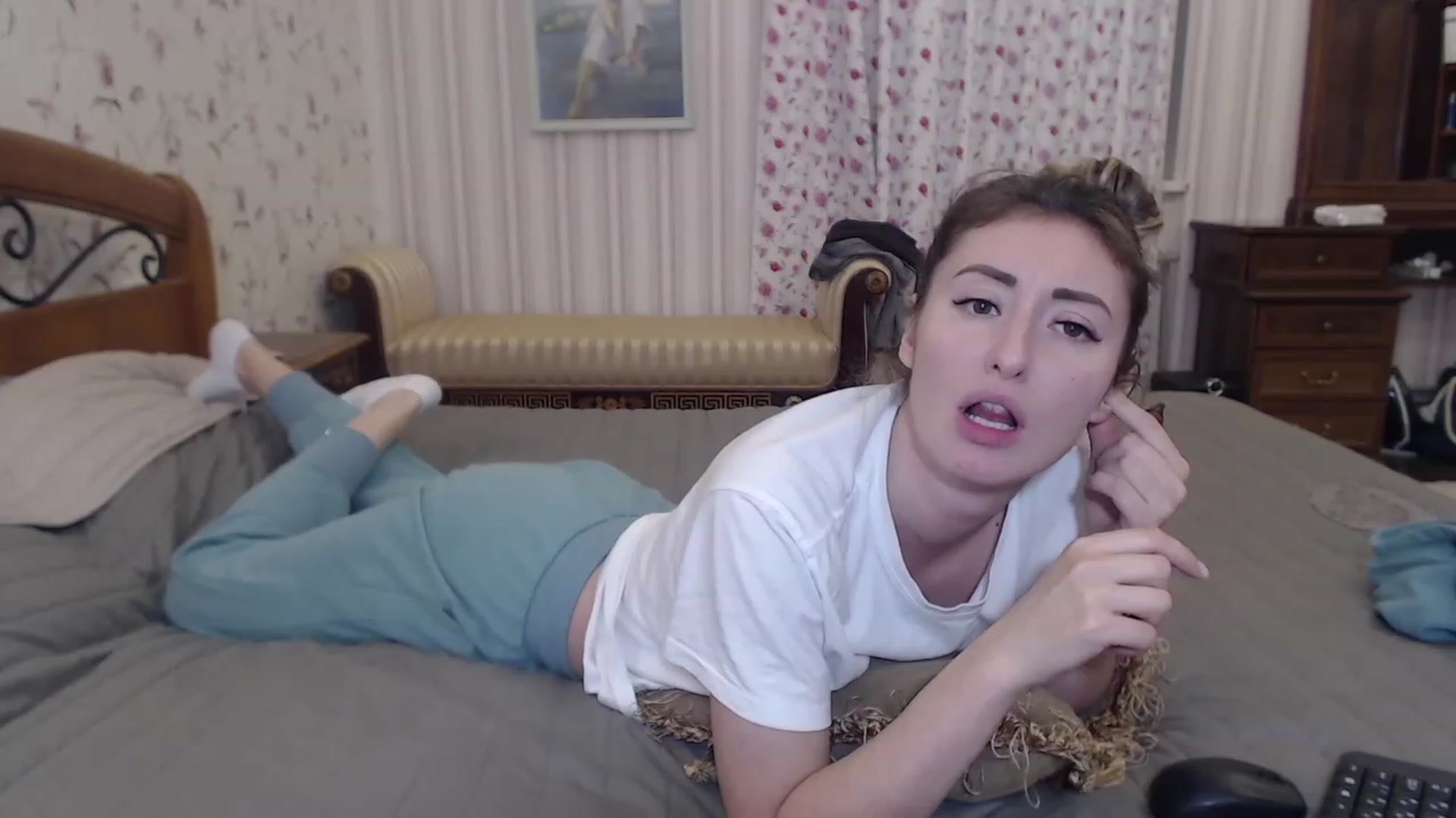 Gallery image thumbnail from Veronica_4u's myfreecams stream on, 11/17/2022, 16:36 image 18 of 20