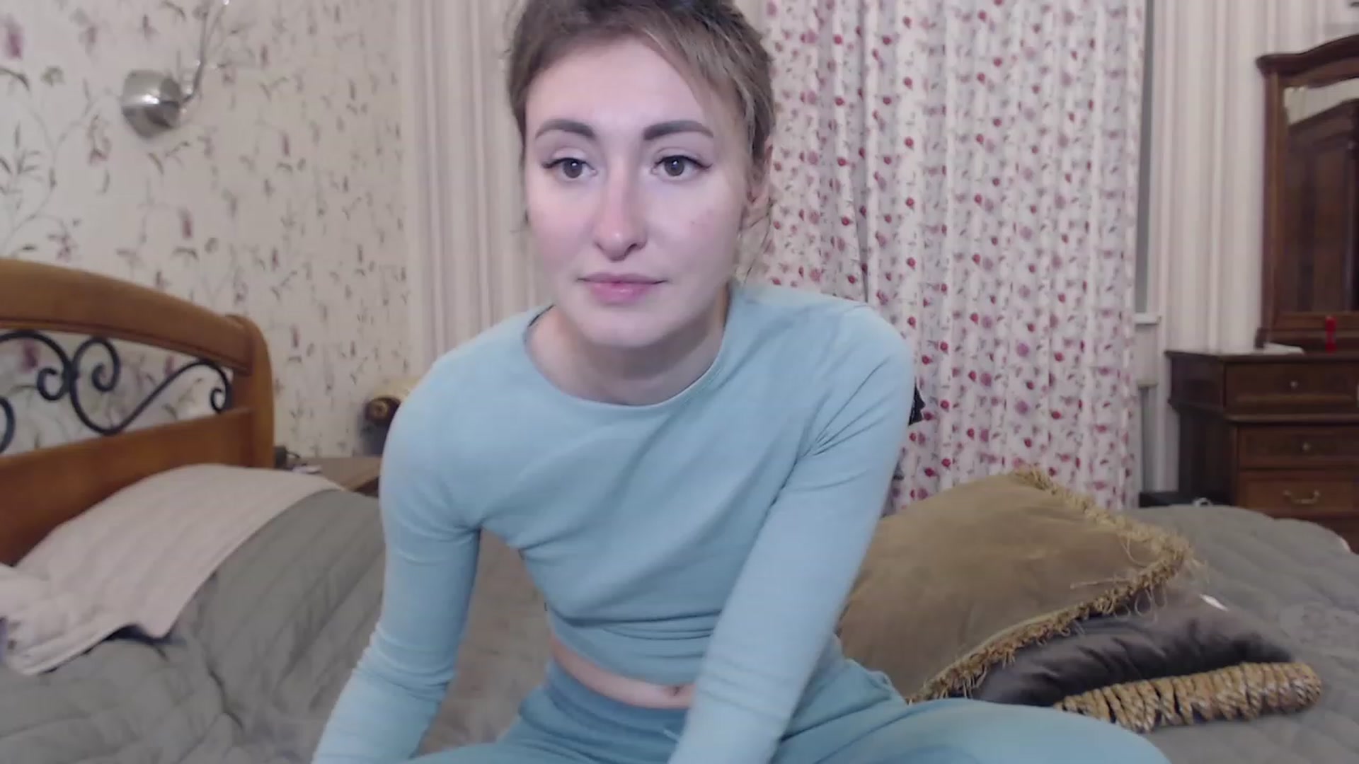 Gallery image thumbnail from Veronica_4u's myfreecams stream on, 11/18/2022, 18:22 image 19 of 20