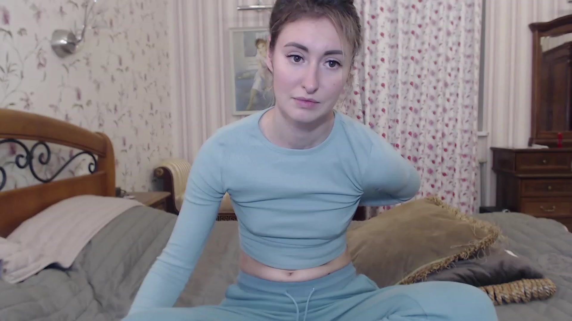 Gallery image thumbnail from Veronica_4u's myfreecams stream on, 11/18/2022, 18:22 image 14 of 20