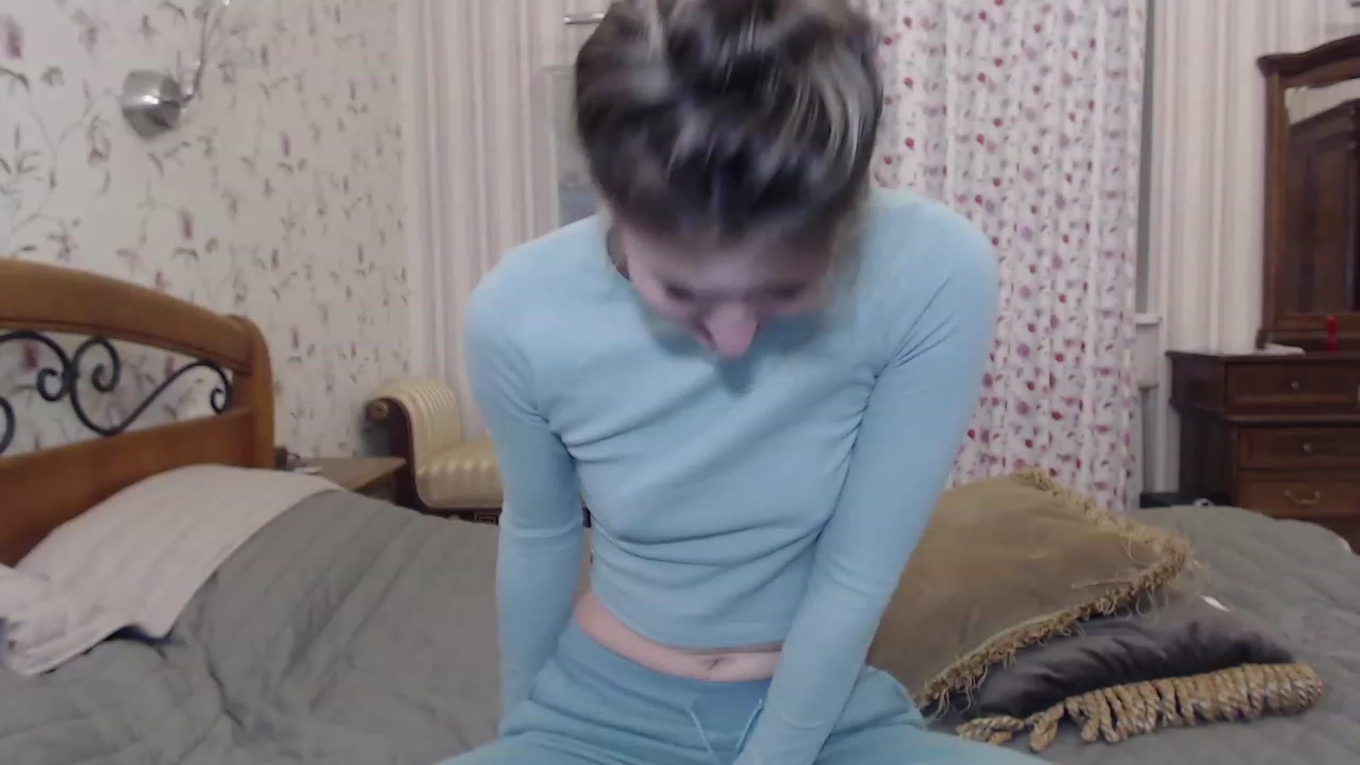 Gallery image thumbnail from Veronica_4u's myfreecams stream on, 11/18/2022, 18:22 image 20 of 20
