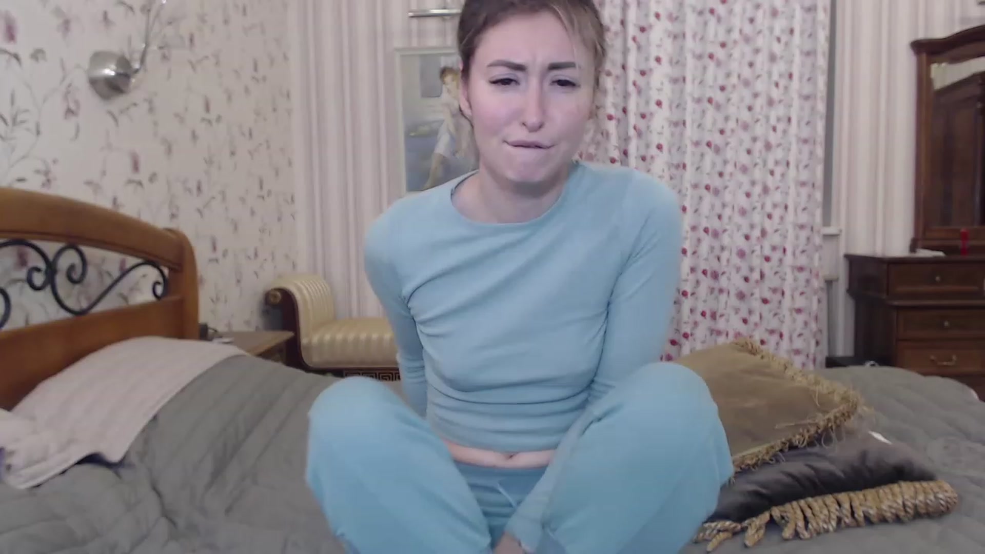 Gallery image thumbnail from Veronica_4u's myfreecams stream on, 11/18/2022, 18:22 image 17 of 20