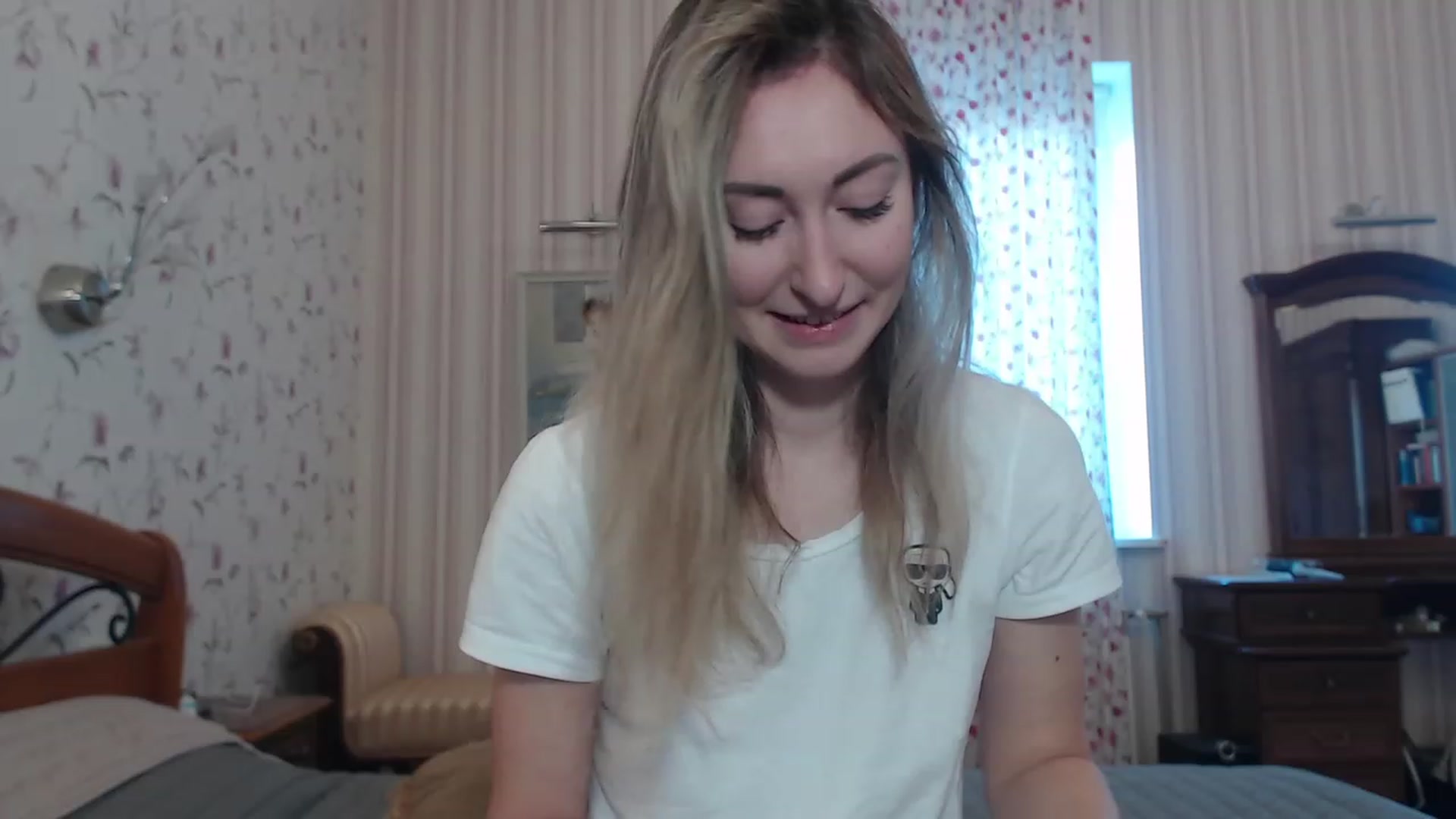 Gallery image thumbnail from Veronica_4u's myfreecams stream on, 12/04/2022, 08:06 image 9 of 20