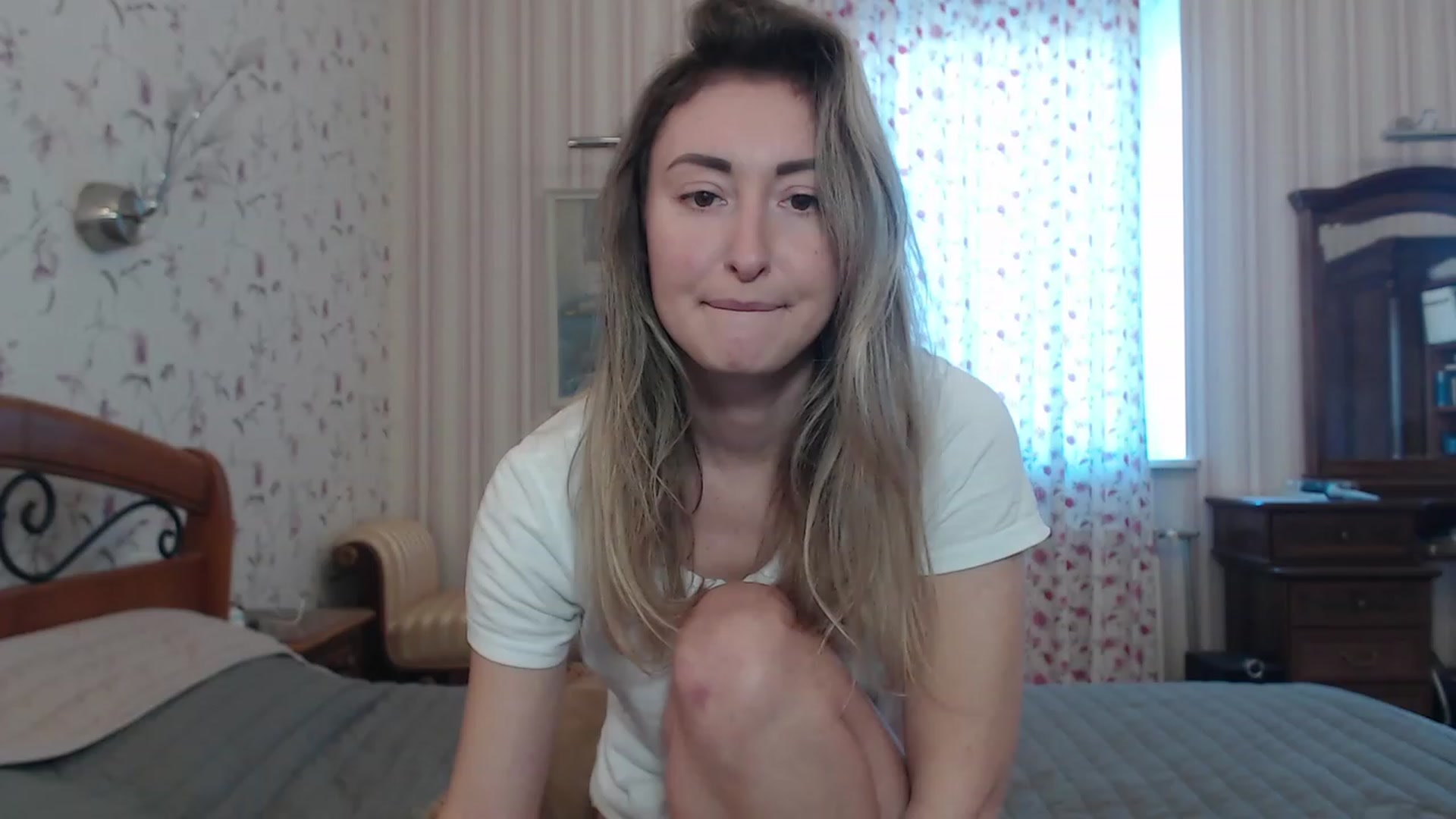 Gallery image thumbnail from Veronica_4u's myfreecams stream on, 12/04/2022, 08:53 image 4 of 20