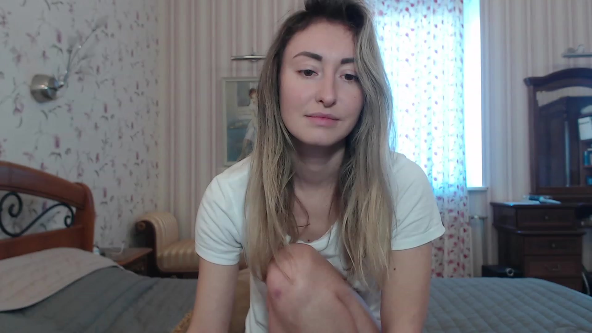 Gallery image thumbnail from Veronica_4u's myfreecams stream on, 12/04/2022, 08:53 image 9 of 20