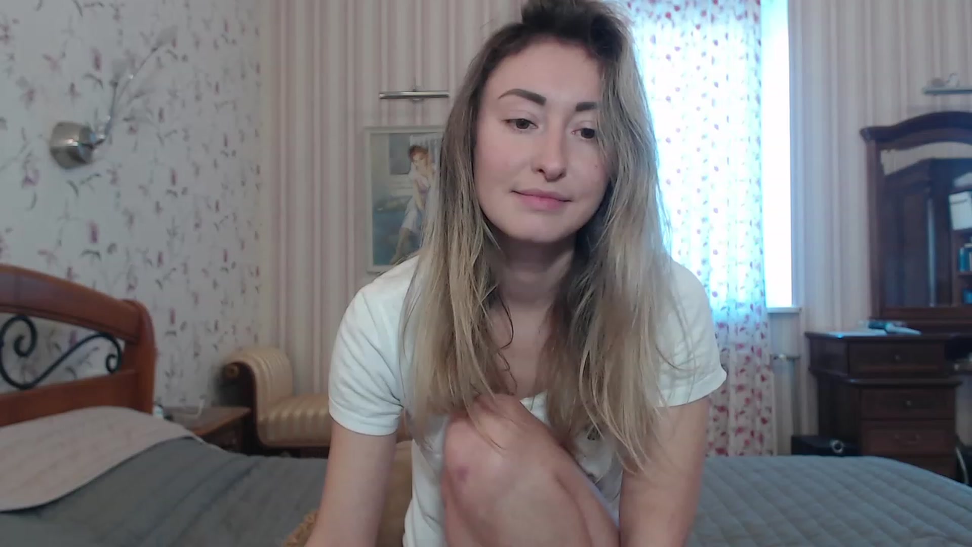 Gallery image thumbnail from Veronica_4u's myfreecams stream on, 12/04/2022, 08:53 image 7 of 20