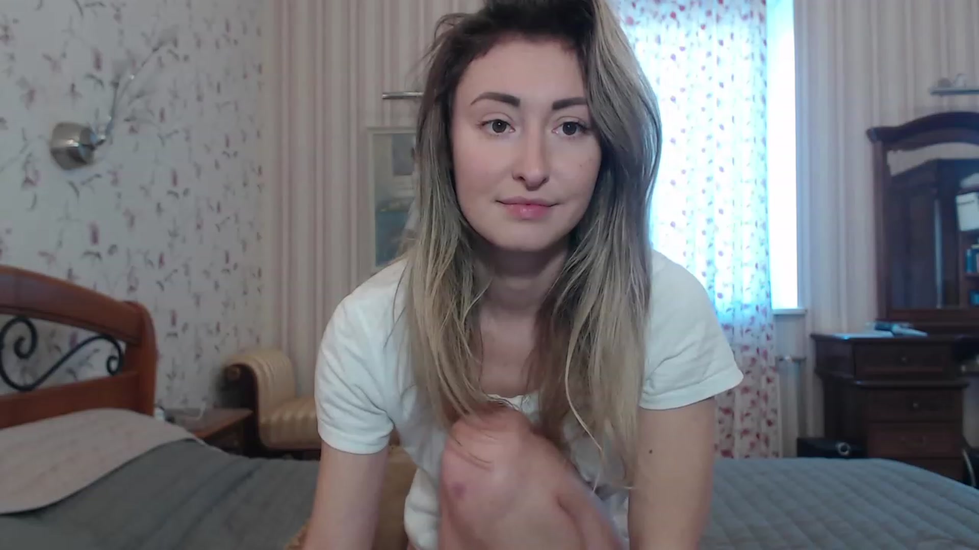 Gallery image thumbnail from Veronica_4u's myfreecams stream on, 12/04/2022, 08:53 image 2 of 20