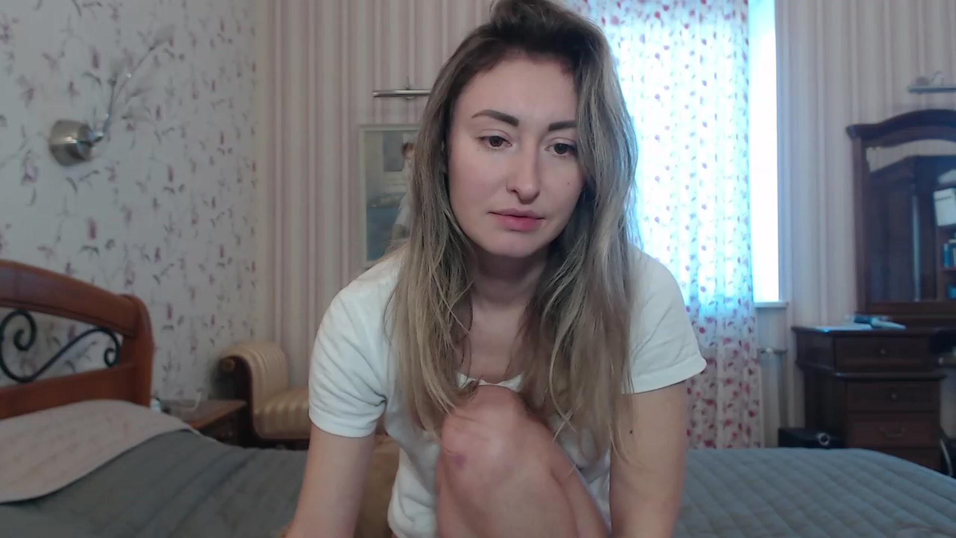 Gallery image thumbnail from Veronica_4u's myfreecams stream on, 12/04/2022, 08:53 image 3 of 20
