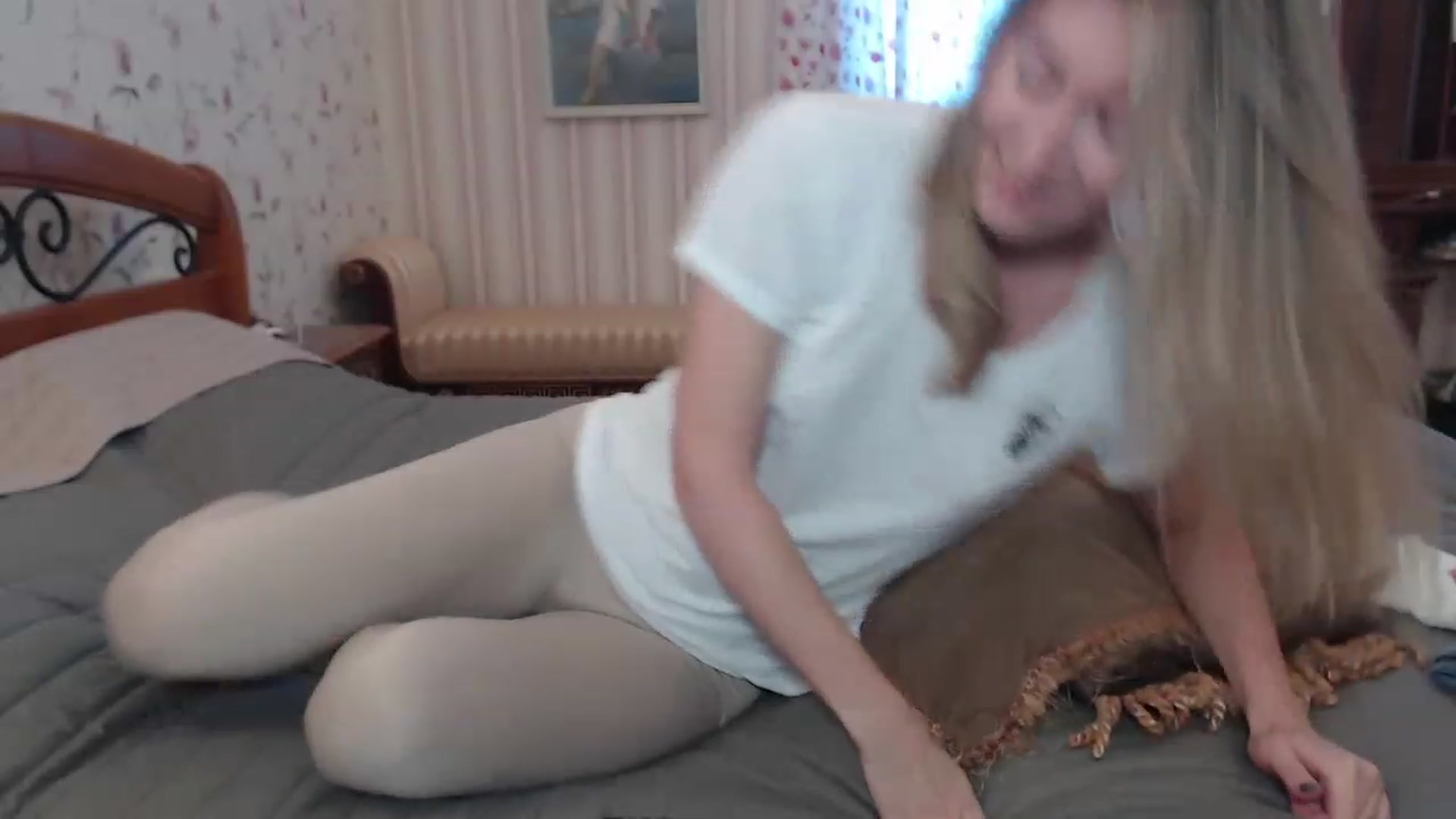 Gallery image thumbnail from Veronica_4u's myfreecams stream on, 12/05/2022, 08:10 image 17 of 20