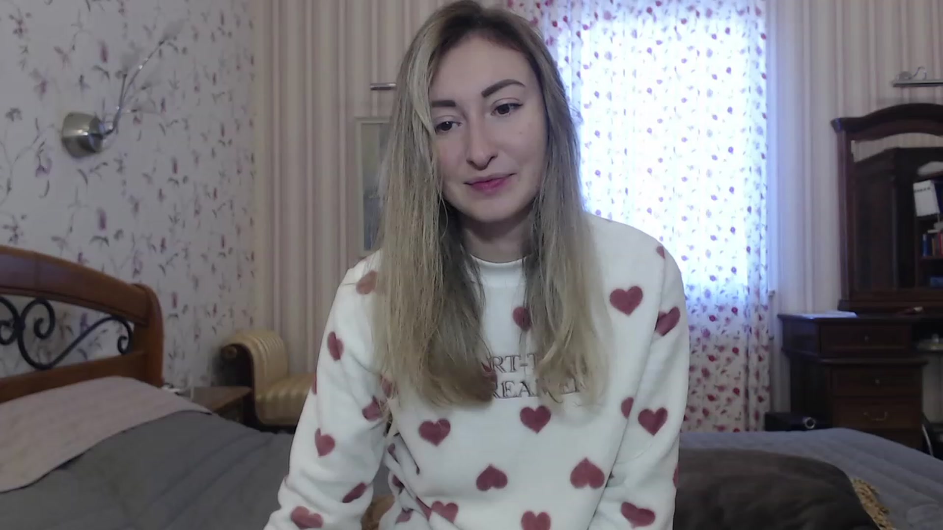 Gallery image thumbnail from Veronica_4u's myfreecams stream on, 12/05/2022, 08:10 image 5 of 20