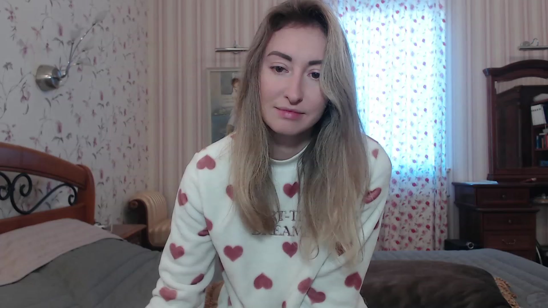 Gallery image thumbnail from Veronica_4u's myfreecams stream on, 12/05/2022, 08:10 image 2 of 20