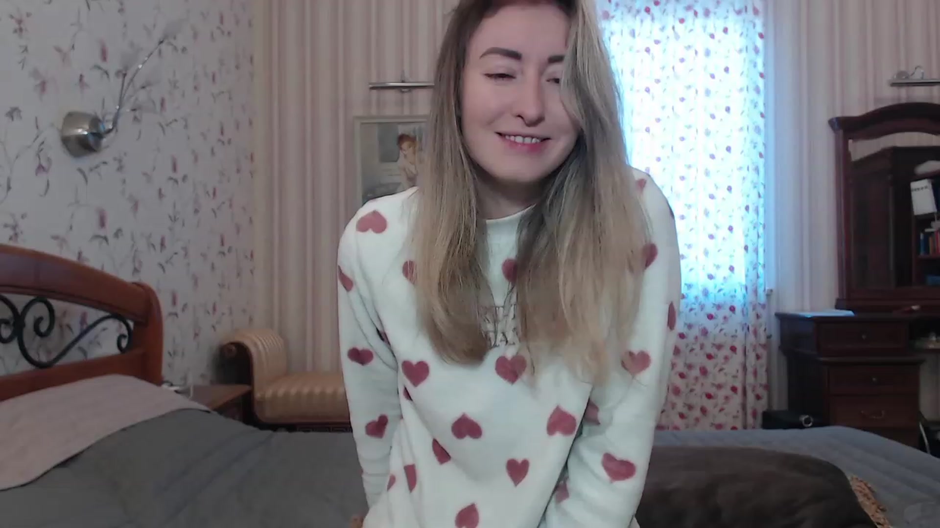 Gallery image thumbnail from Veronica_4u's myfreecams stream on, 12/05/2022, 08:10 image 3 of 20