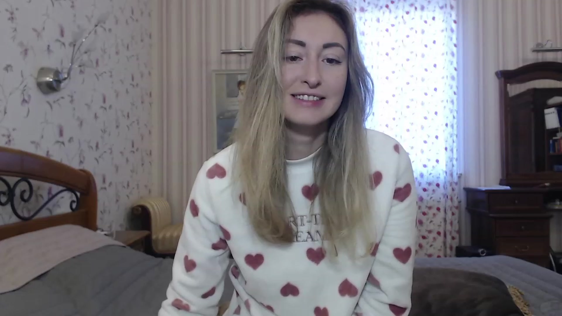 Gallery image thumbnail from Veronica_4u's myfreecams stream on, 12/05/2022, 08:10 image 6 of 20