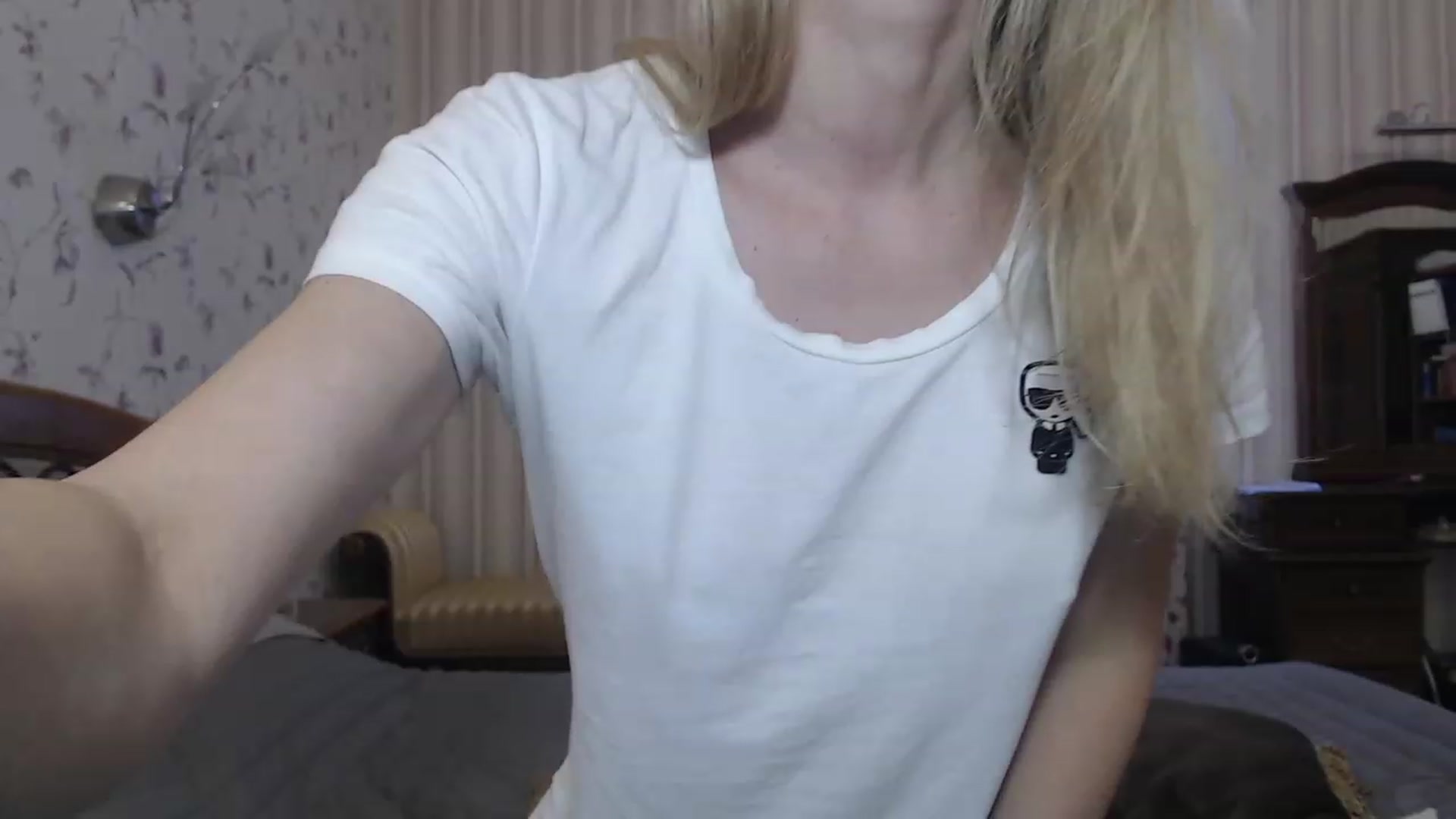 Gallery image thumbnail from Veronica_4u's myfreecams stream on, 12/05/2022, 08:10 image 13 of 20