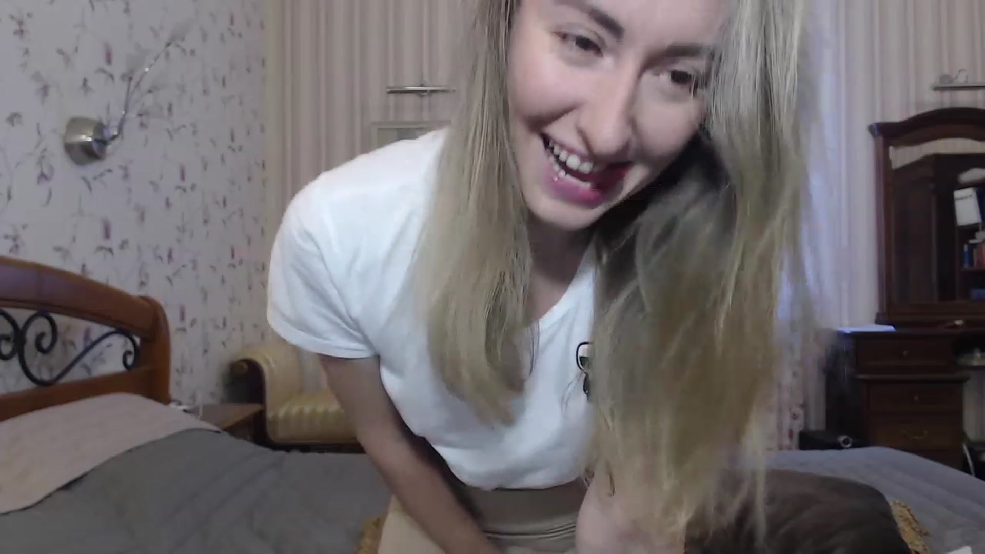 Gallery image thumbnail from Veronica_4u's myfreecams stream on, 12/05/2022, 08:10 image 11 of 20