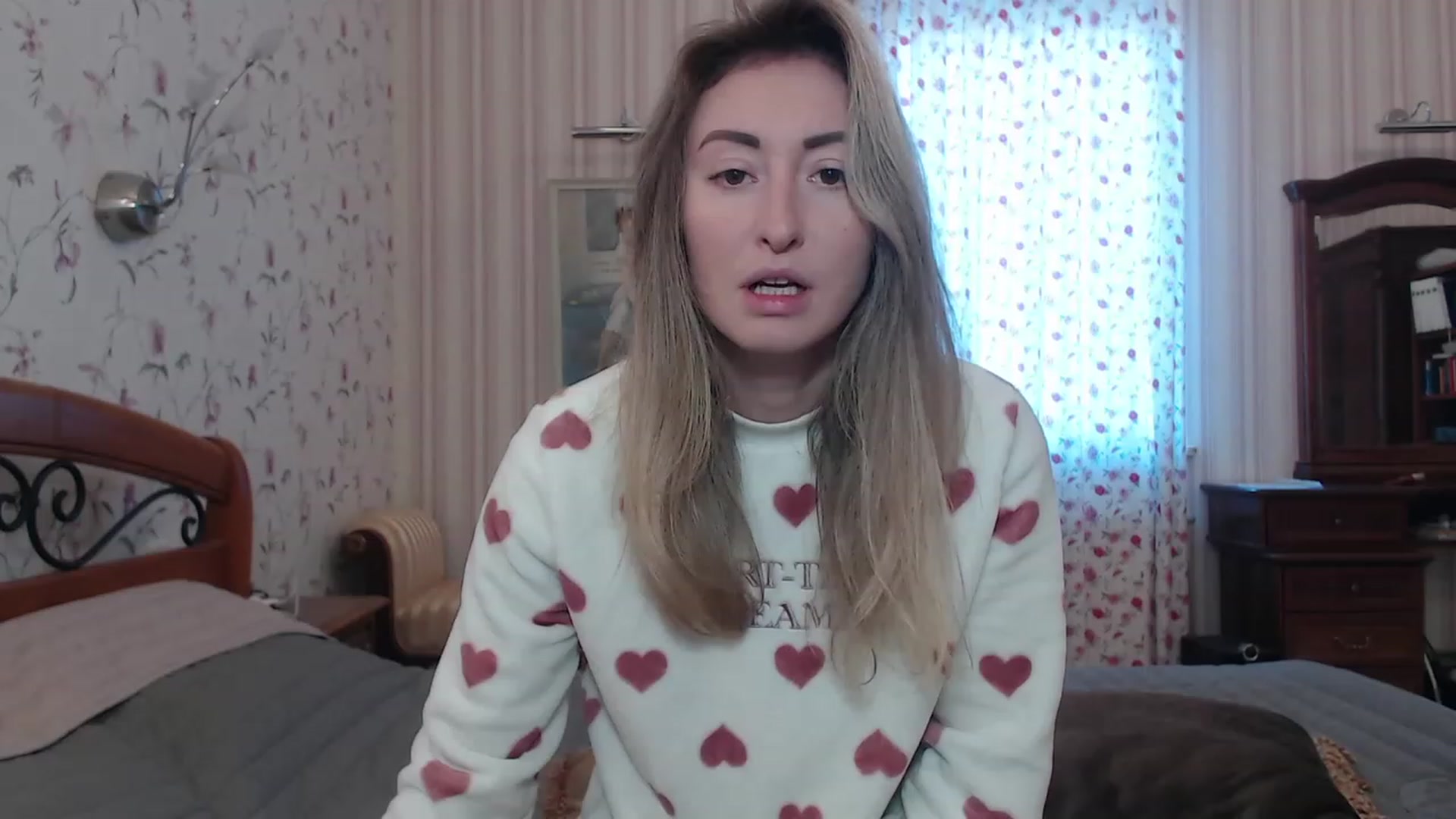 Gallery image thumbnail from Veronica_4u's myfreecams stream on, 12/05/2022, 08:10 image 1 of 20