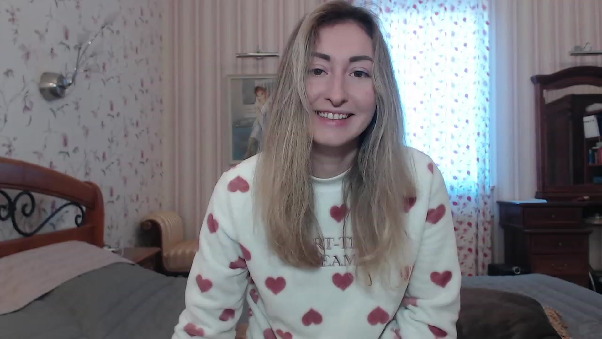 Gallery image thumbnail from Veronica_4u's myfreecams stream on, 12/05/2022, 08:10 image 8 of 20