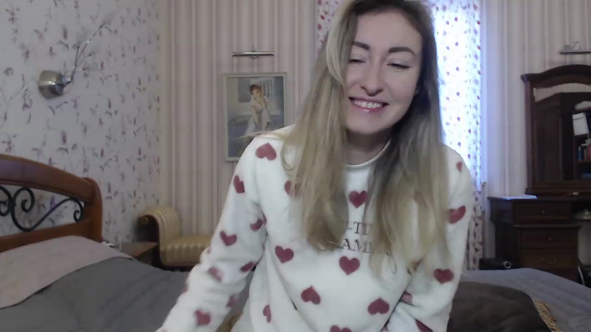 Gallery image thumbnail from Veronica_4u's myfreecams stream on, 12/05/2022, 08:10 image 4 of 20