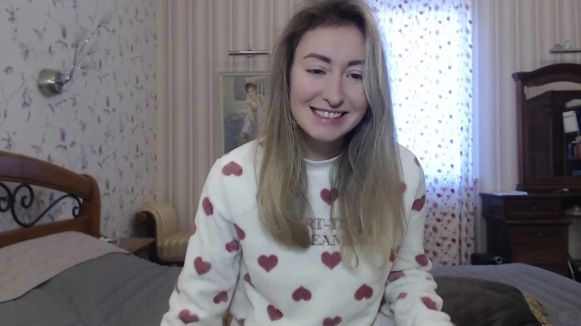 Gallery image thumbnail from Veronica_4u's myfreecams stream on, 12/05/2022, 08:10 image 10 of 20