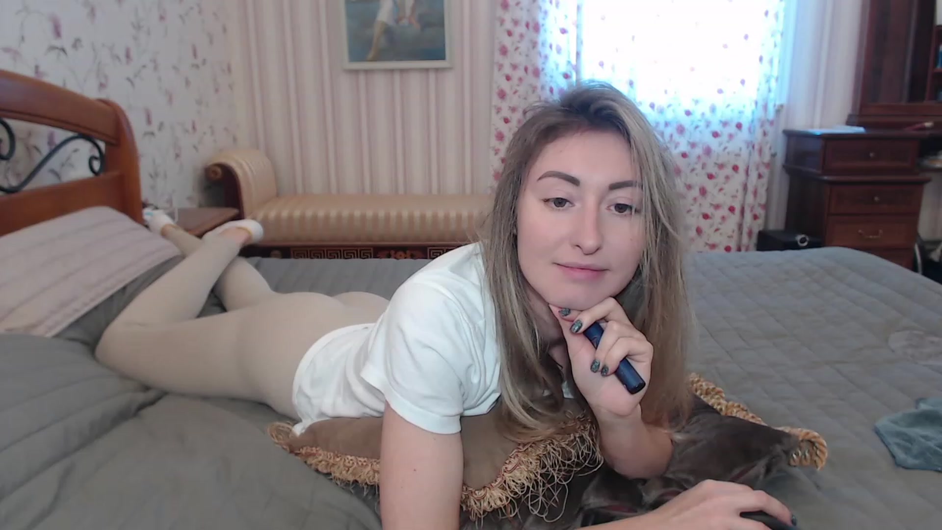 Gallery image thumbnail from Veronica_4u's myfreecams stream on, 12/05/2022, 09:39 image 4 of 20