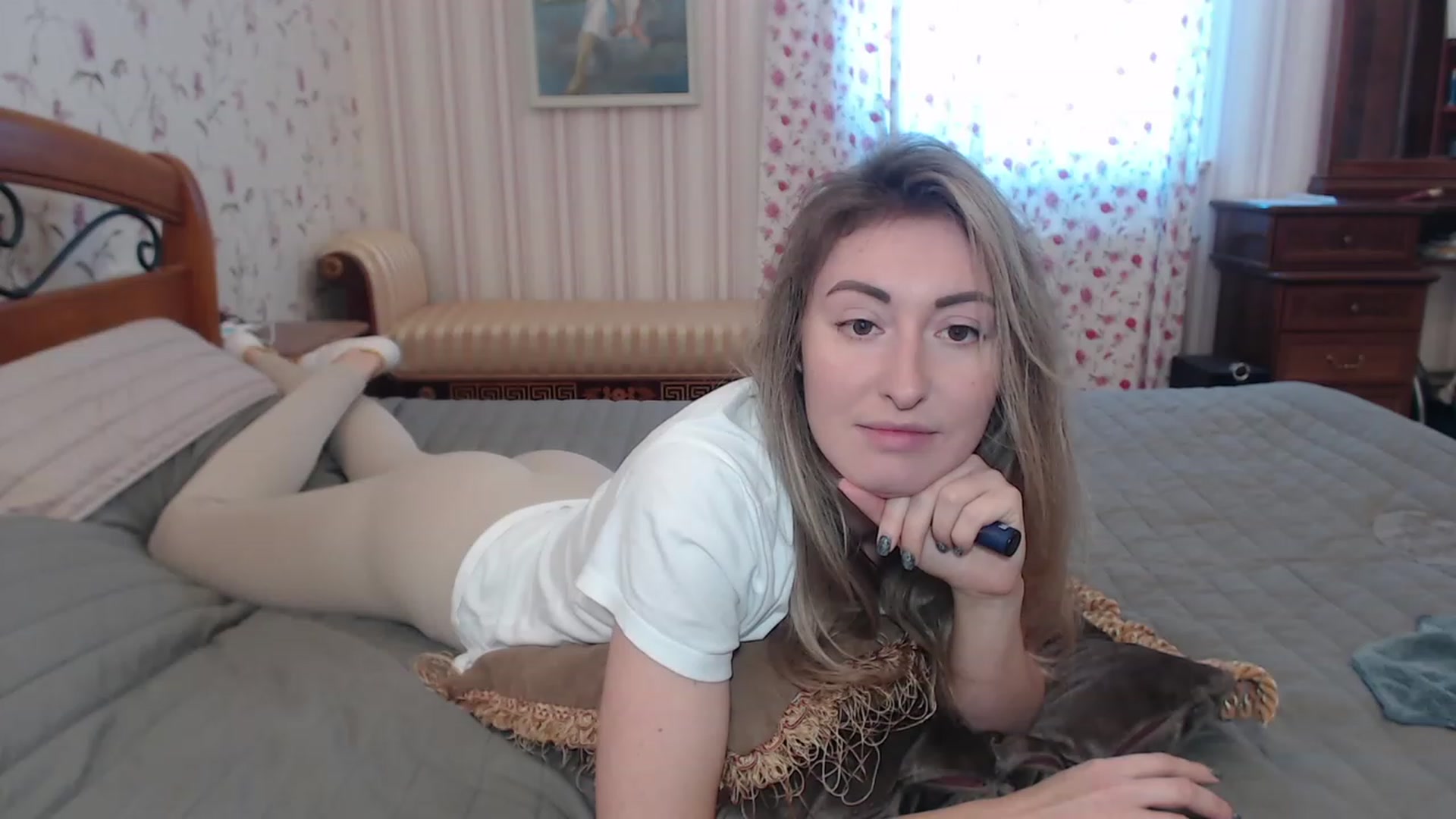 Gallery image thumbnail from Veronica_4u's myfreecams stream on, 12/05/2022, 09:39 image 5 of 20