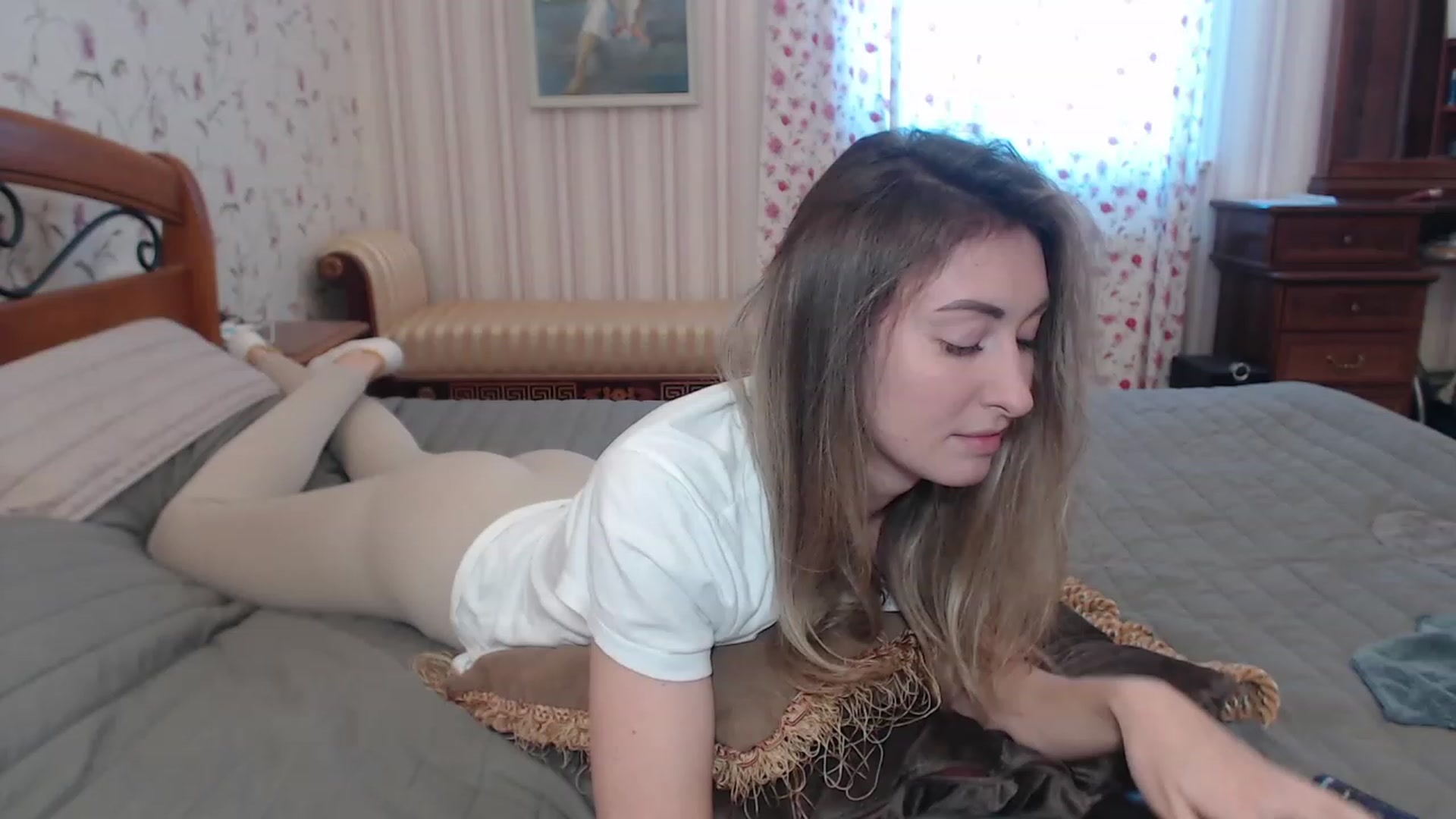 Gallery image thumbnail from Veronica_4u's myfreecams stream on, 12/05/2022, 09:39 image 6 of 20
