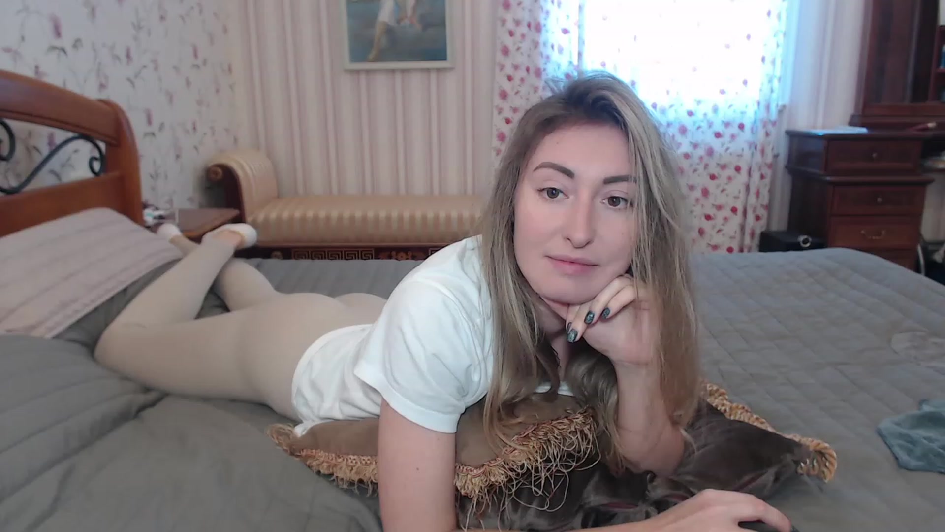 Gallery image thumbnail from Veronica_4u's myfreecams stream on, 12/05/2022, 09:39 image 3 of 20